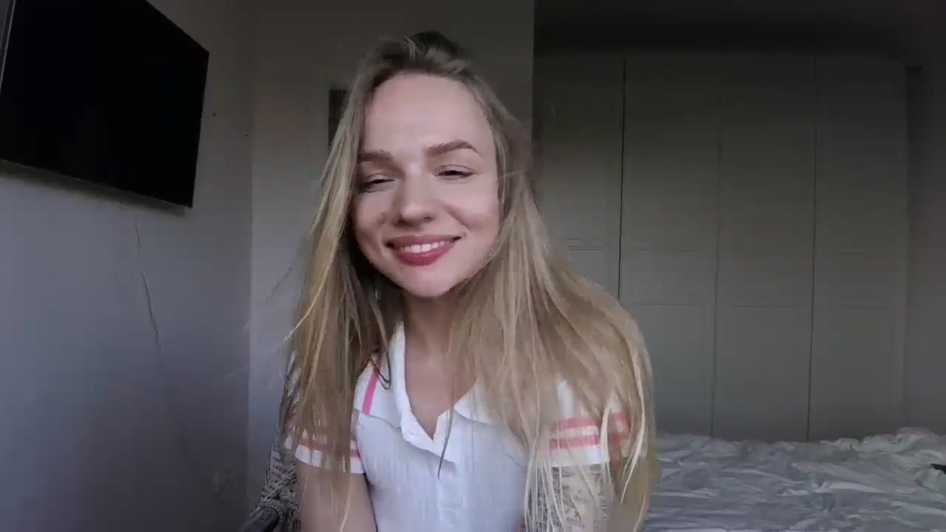 Gallery image thumbnail from Cut34ng3l's myfreecams stream on, 07/15/2024, 18:03 image 10 of 20