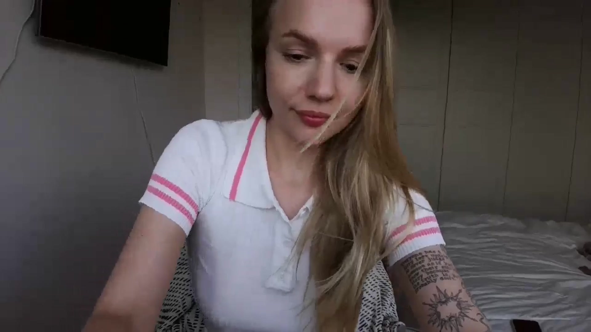 Gallery image thumbnail from Cut34ng3l's myfreecams stream on, 07/15/2024, 18:03 image 18 of 20