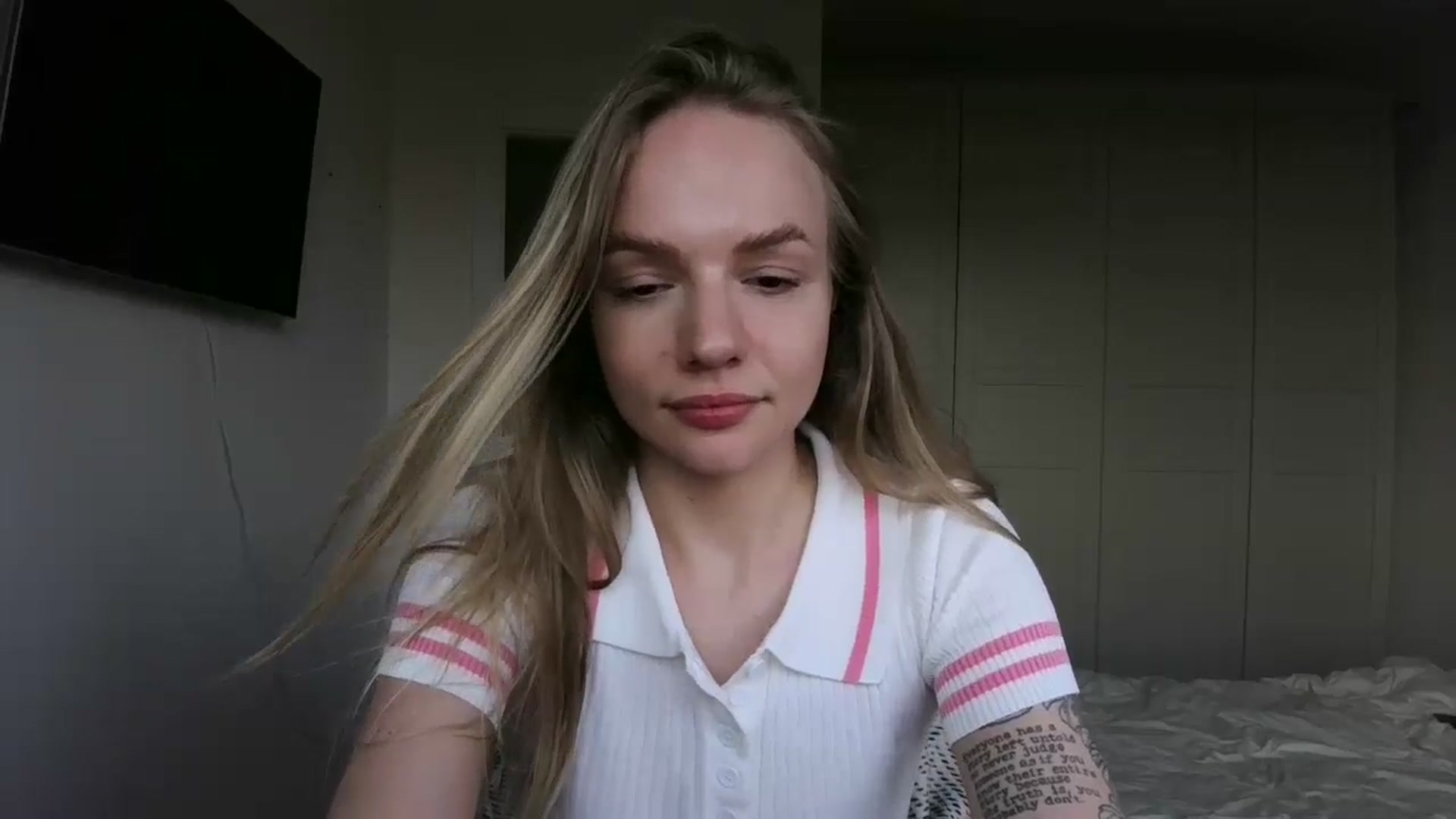Gallery image thumbnail from Cut34ng3l's myfreecams stream on, 07/15/2024, 18:03 image 8 of 20