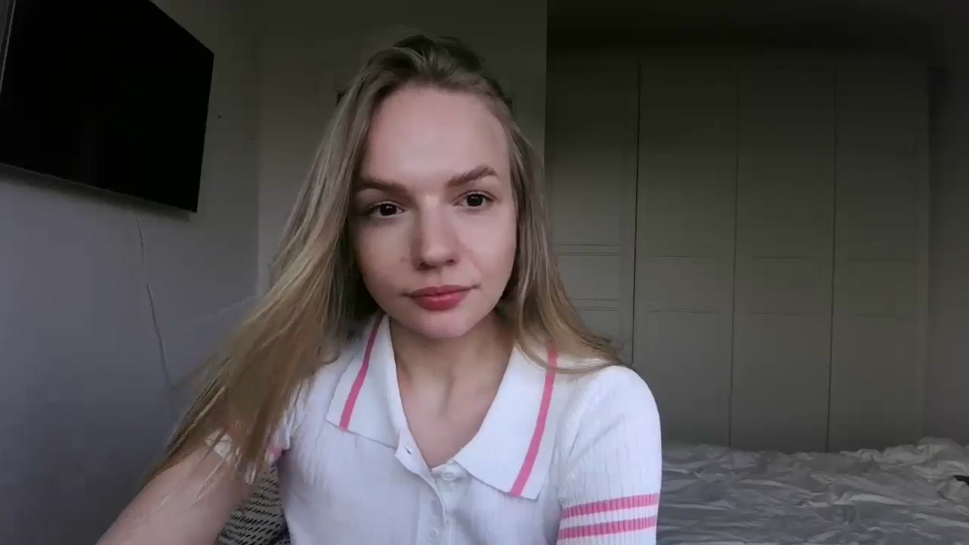 Gallery image thumbnail from Cut34ng3l's myfreecams stream on, 07/15/2024, 18:03 image 7 of 20