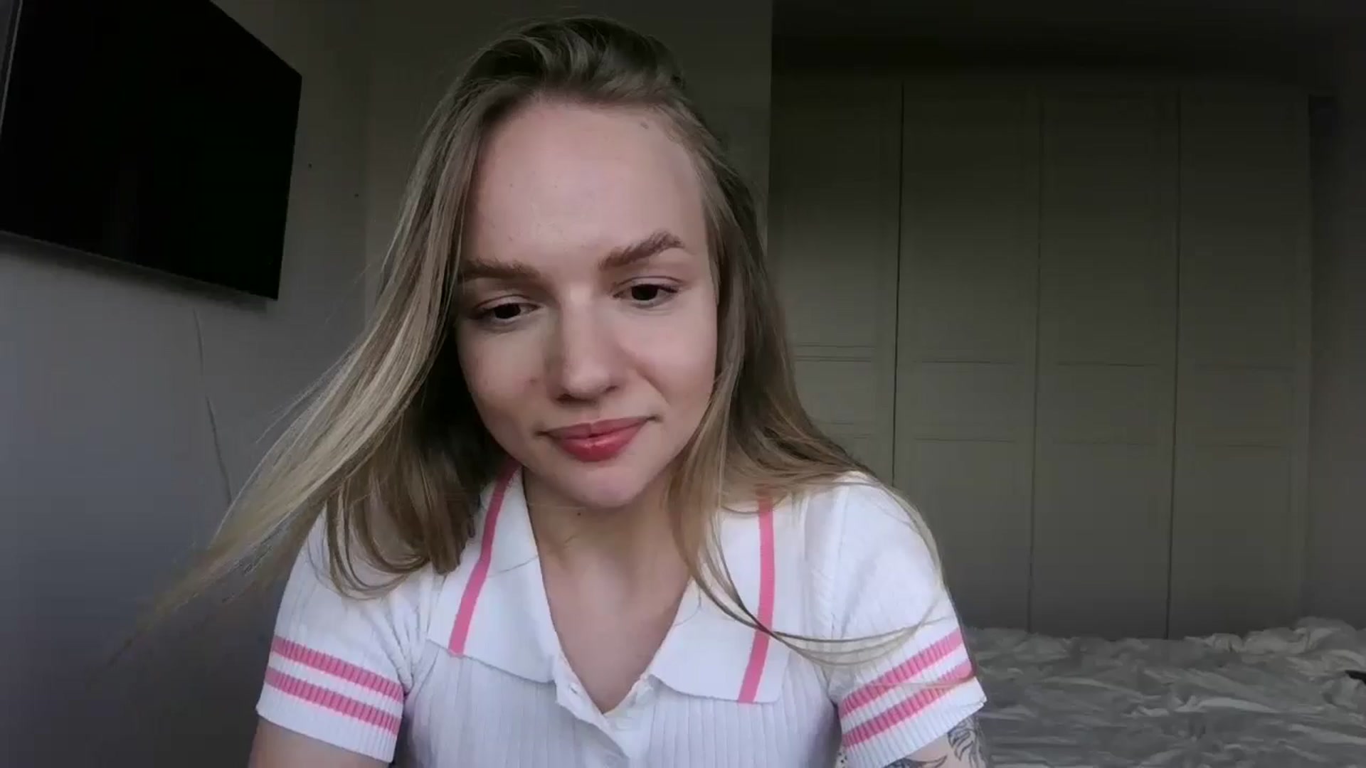 Gallery image thumbnail from Cut34ng3l's myfreecams stream on, 07/15/2024, 18:03 image 4 of 20