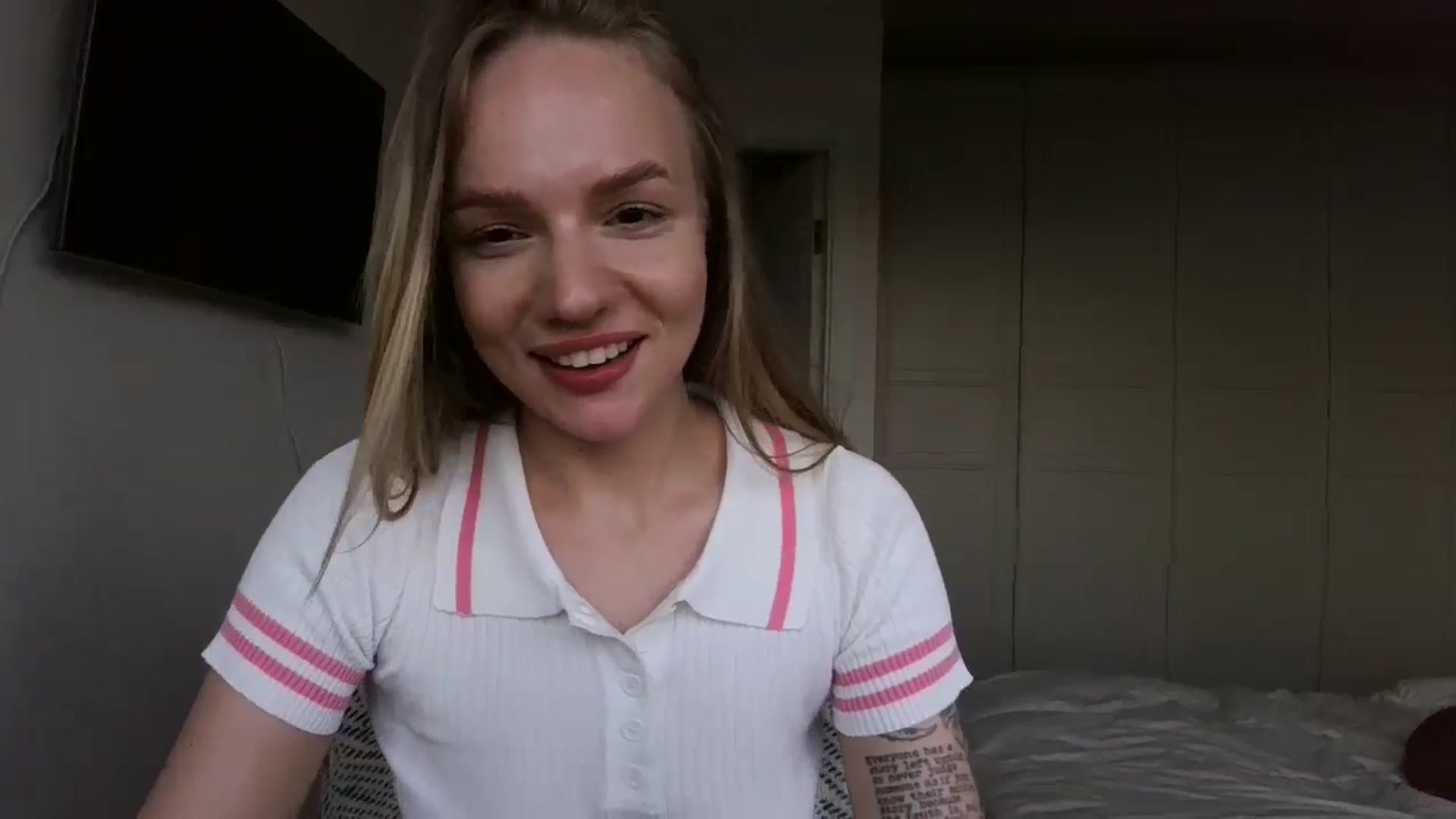 Gallery image thumbnail from Cut34ng3l's myfreecams stream on, 07/15/2024, 18:03 image 17 of 20
