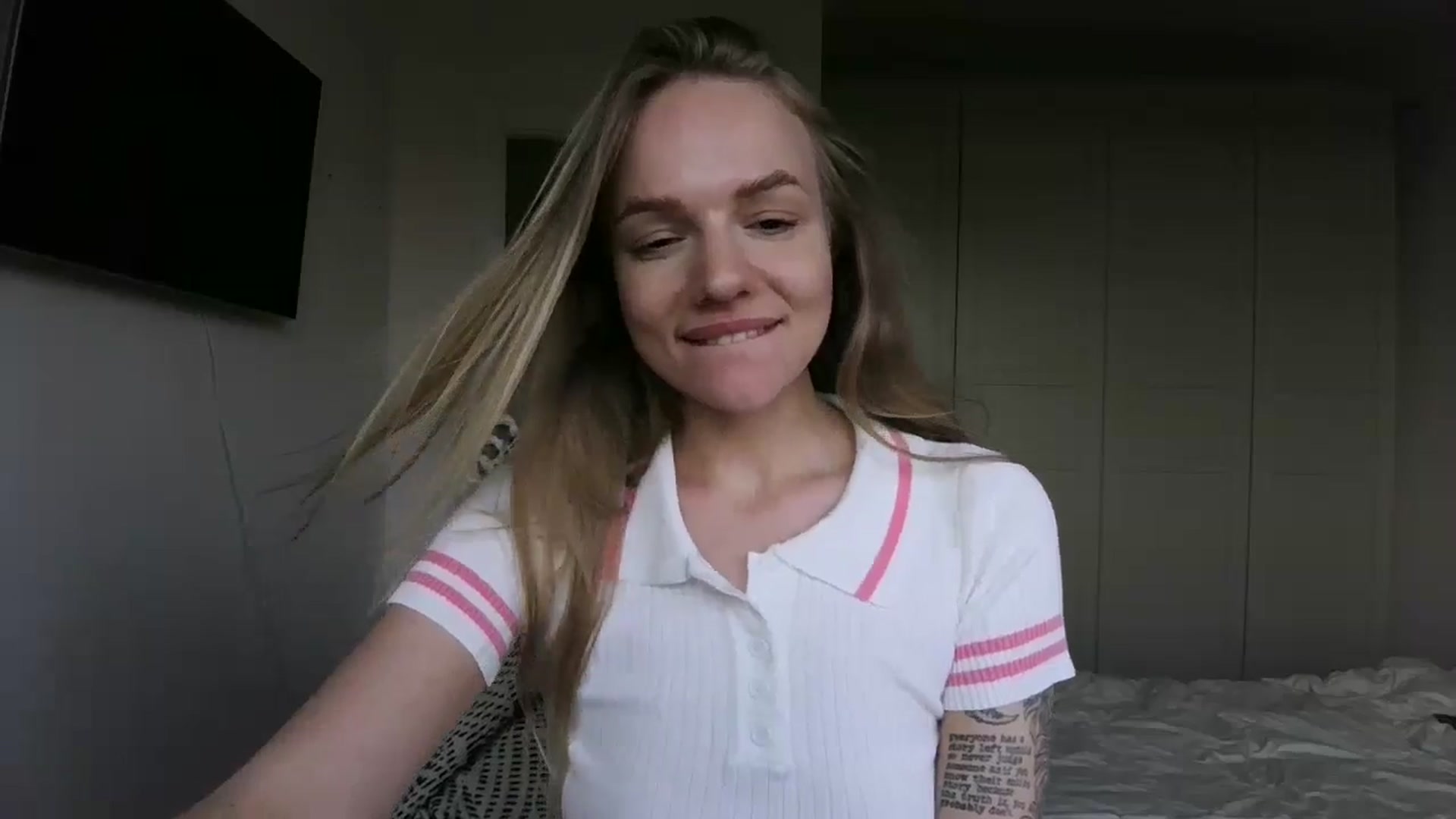 Gallery image thumbnail from Cut34ng3l's myfreecams stream on, 07/15/2024, 18:03 image 9 of 20