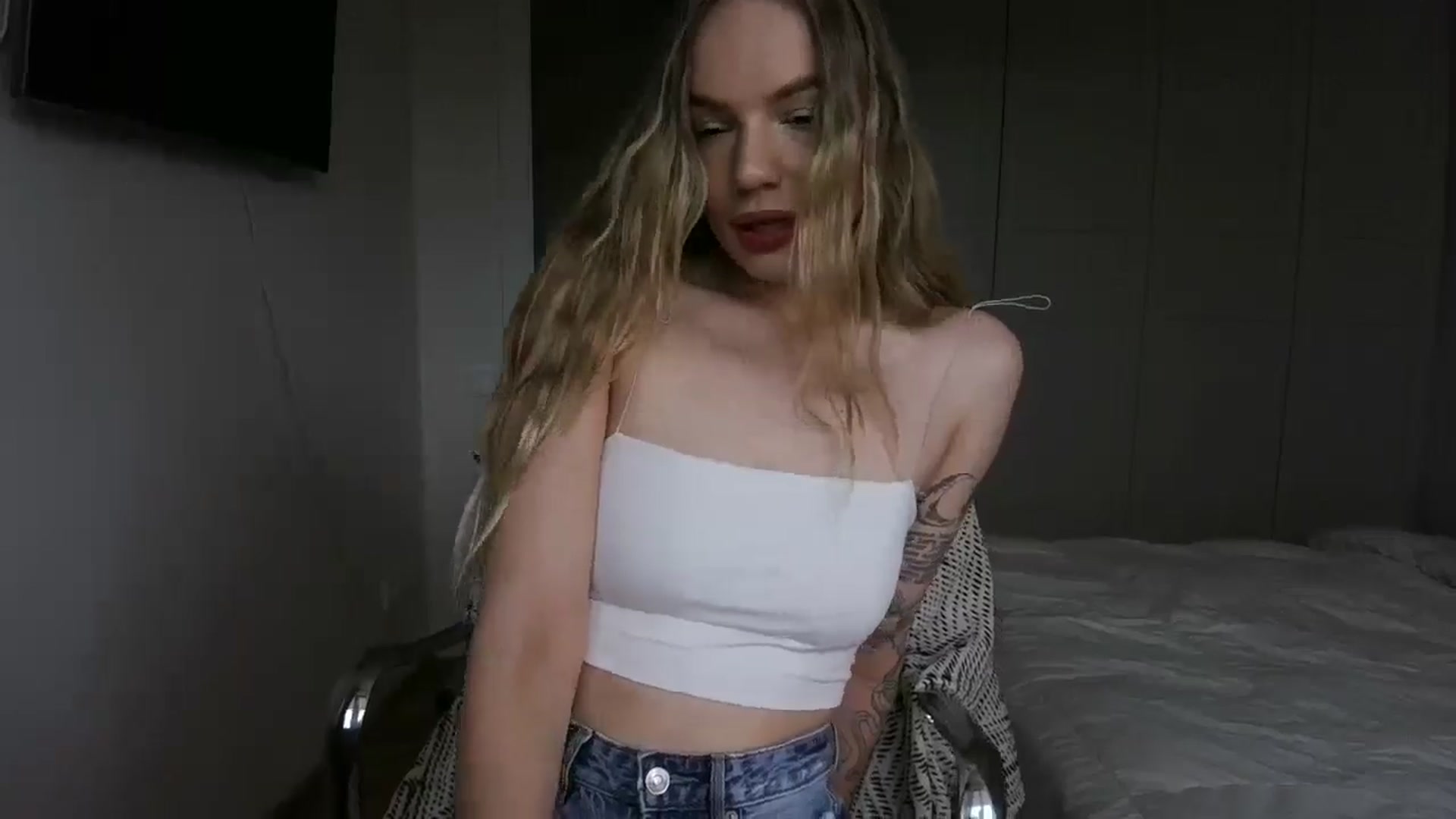 Gallery image thumbnail from Cut34ng3l's myfreecams stream on, 07/16/2024, 11:18 image 7 of 20