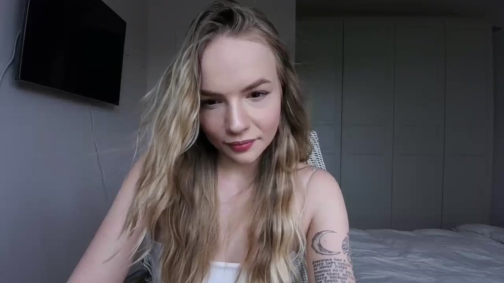 Gallery image thumbnail from Cut34ng3l's myfreecams stream on, 07/16/2024, 11:18 image 5 of 20