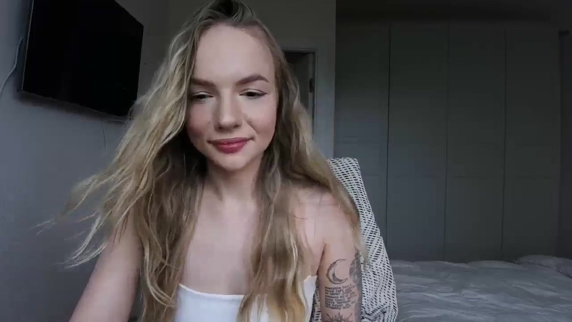 Gallery image thumbnail from Cut34ng3l's myfreecams stream on, 07/16/2024, 11:18 image 6 of 20