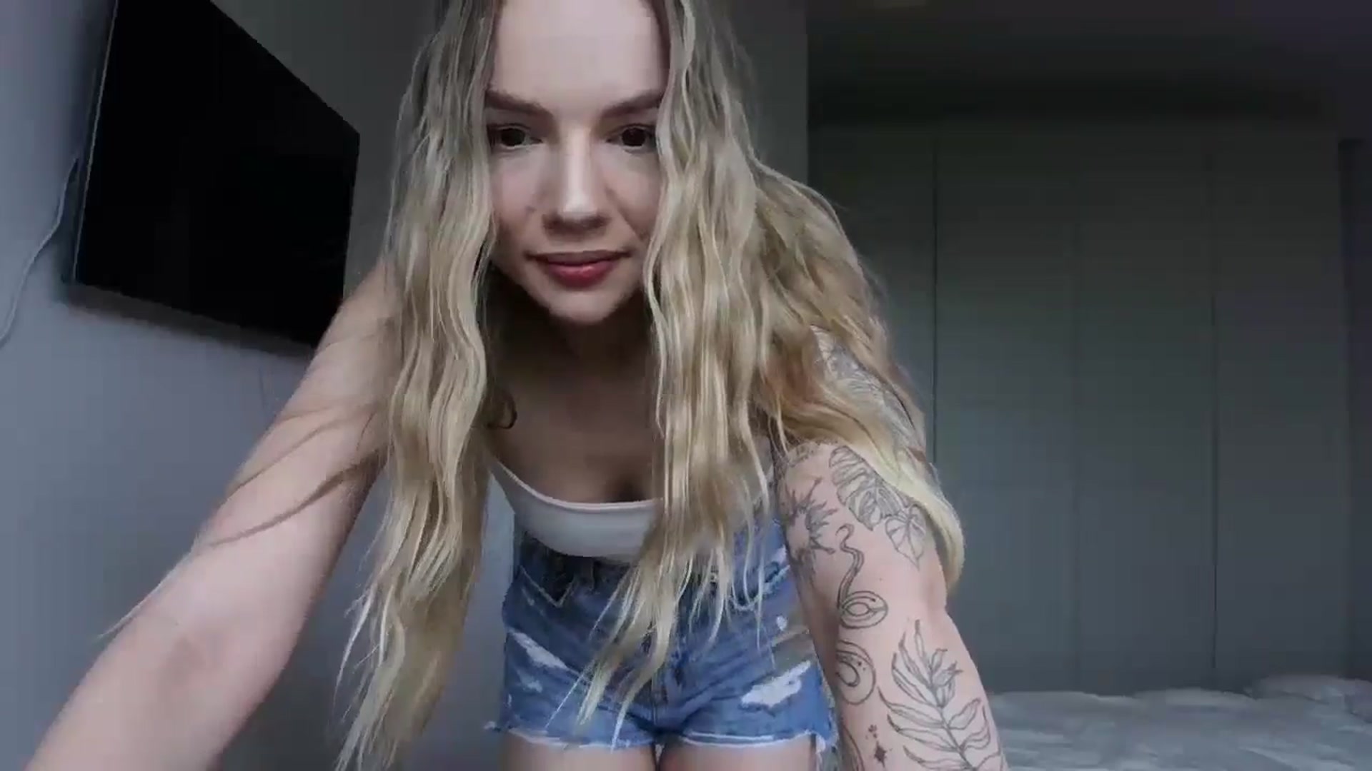 Gallery image thumbnail from Cut34ng3l's myfreecams stream on, 07/16/2024, 11:18 image 17 of 20