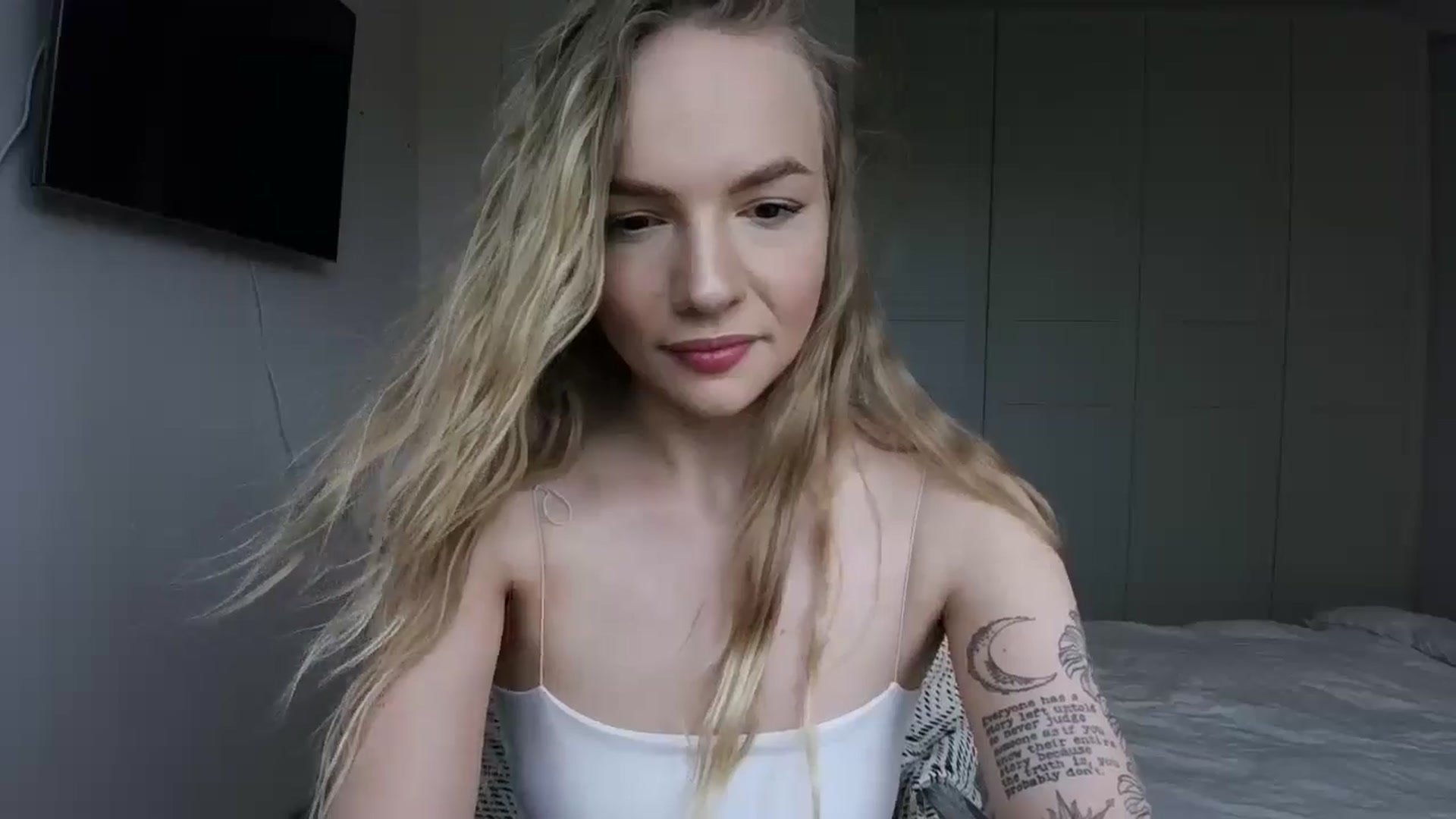 Gallery image thumbnail from Cut34ng3l's myfreecams stream on, 07/16/2024, 11:18 image 8 of 20