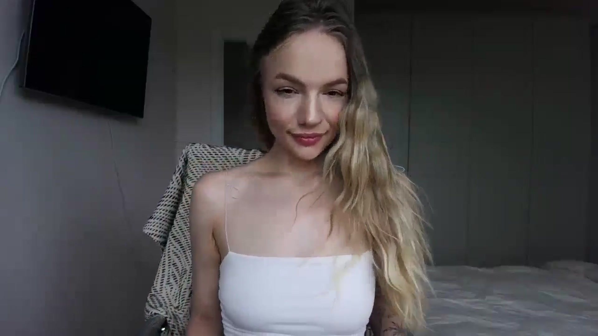 Gallery image thumbnail from Cut34ng3l's myfreecams stream on, 07/16/2024, 11:18 image 10 of 20
