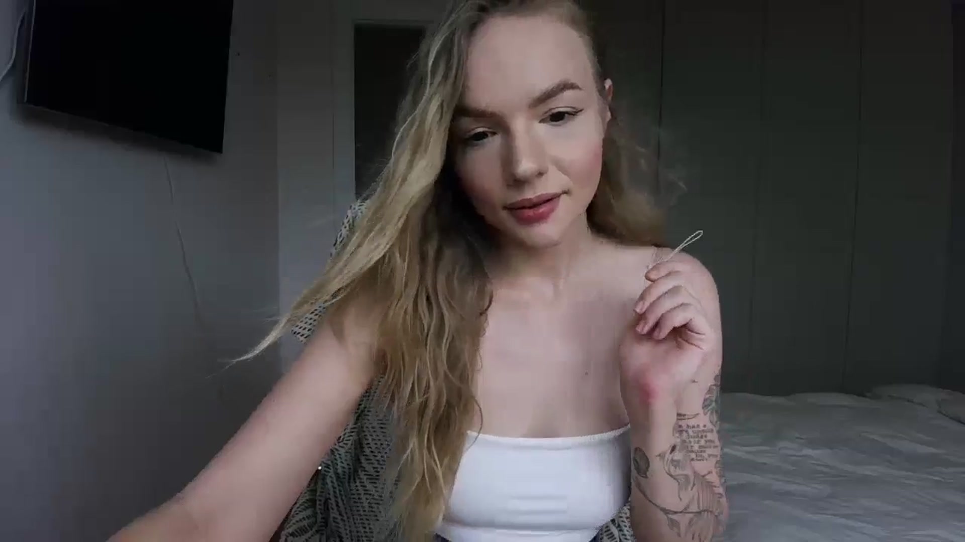 Gallery image thumbnail from Cut34ng3l's myfreecams stream on, 07/16/2024, 11:18 image 13 of 20