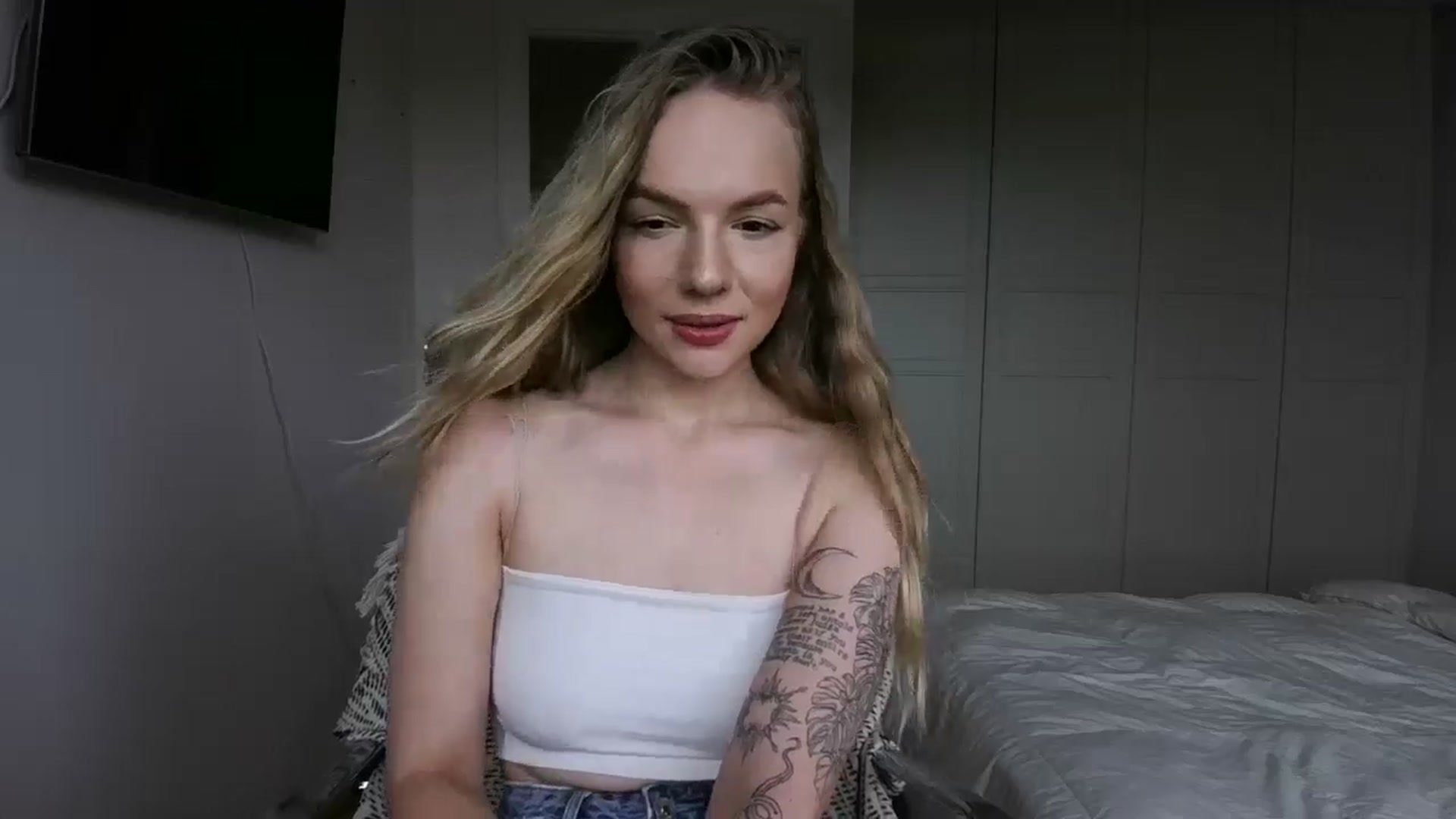 Gallery image thumbnail from Cut34ng3l's myfreecams stream on, 07/16/2024, 12:07 image 10 of 20