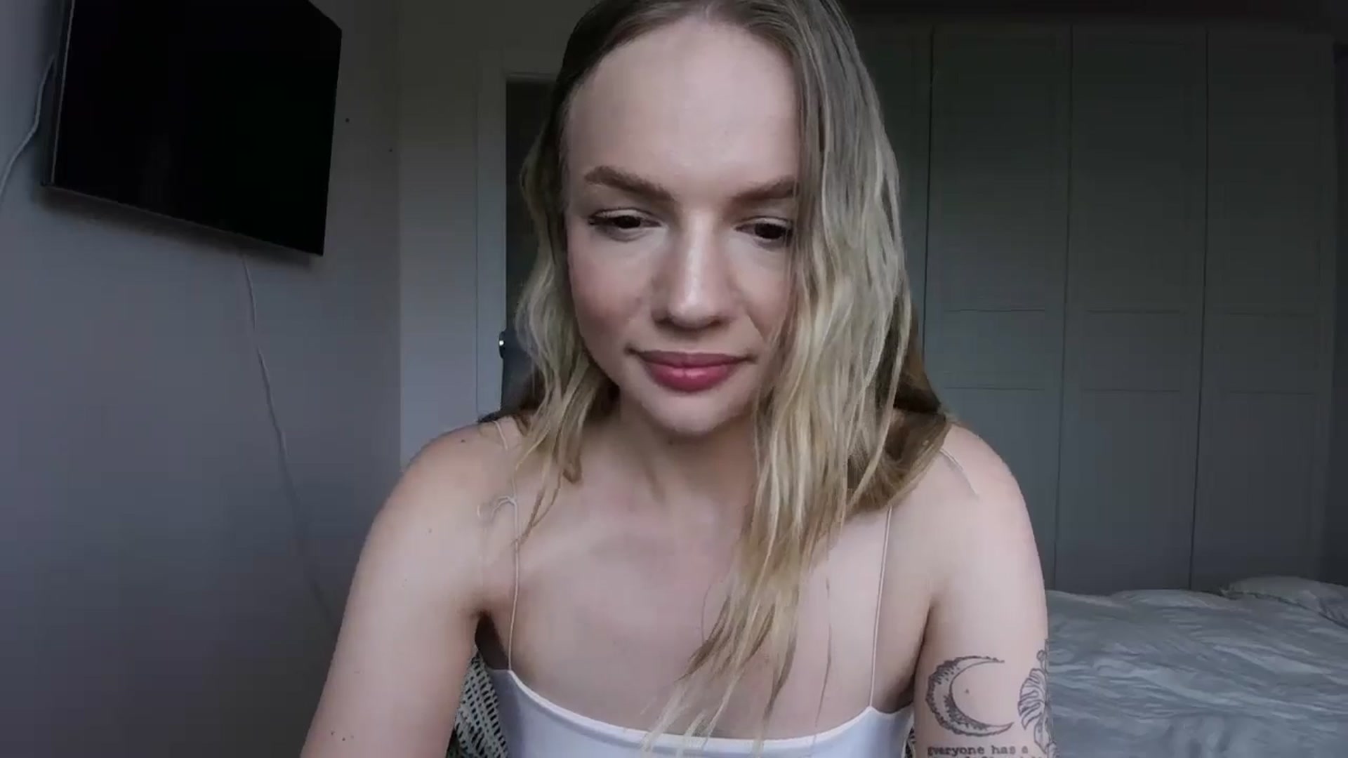 Gallery image thumbnail from Cut34ng3l's myfreecams stream on, 07/16/2024, 12:07 image 18 of 20