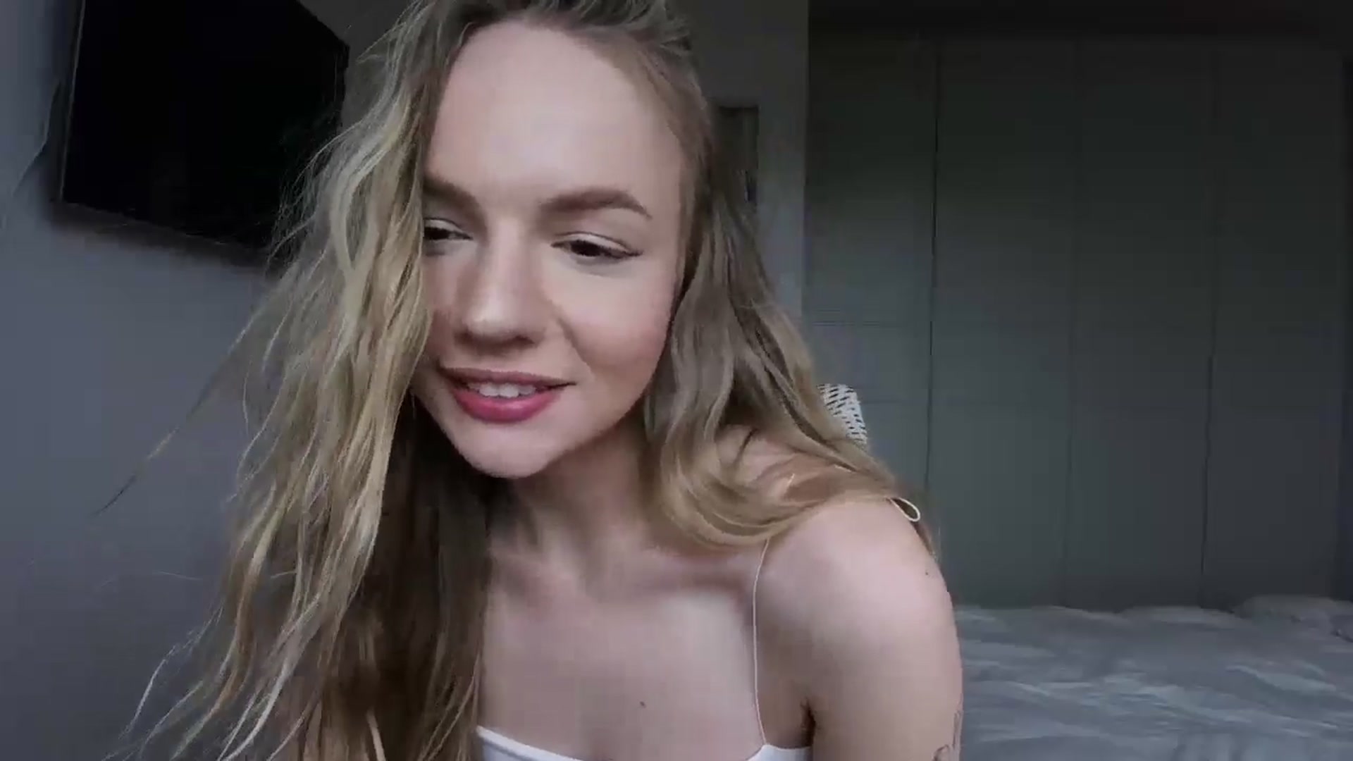 Gallery image thumbnail from Cut34ng3l's myfreecams stream on, 07/16/2024, 12:07 image 2 of 20