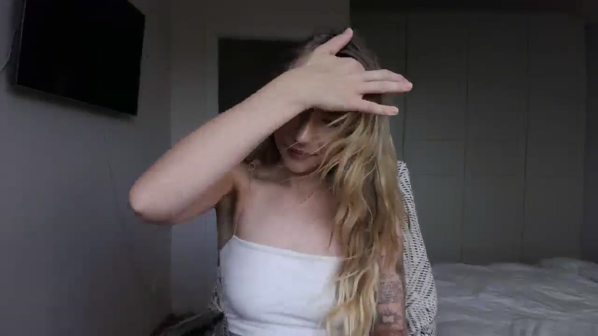 Gallery image thumbnail from Cut34ng3l's myfreecams stream on, 07/16/2024, 12:07 image 12 of 20