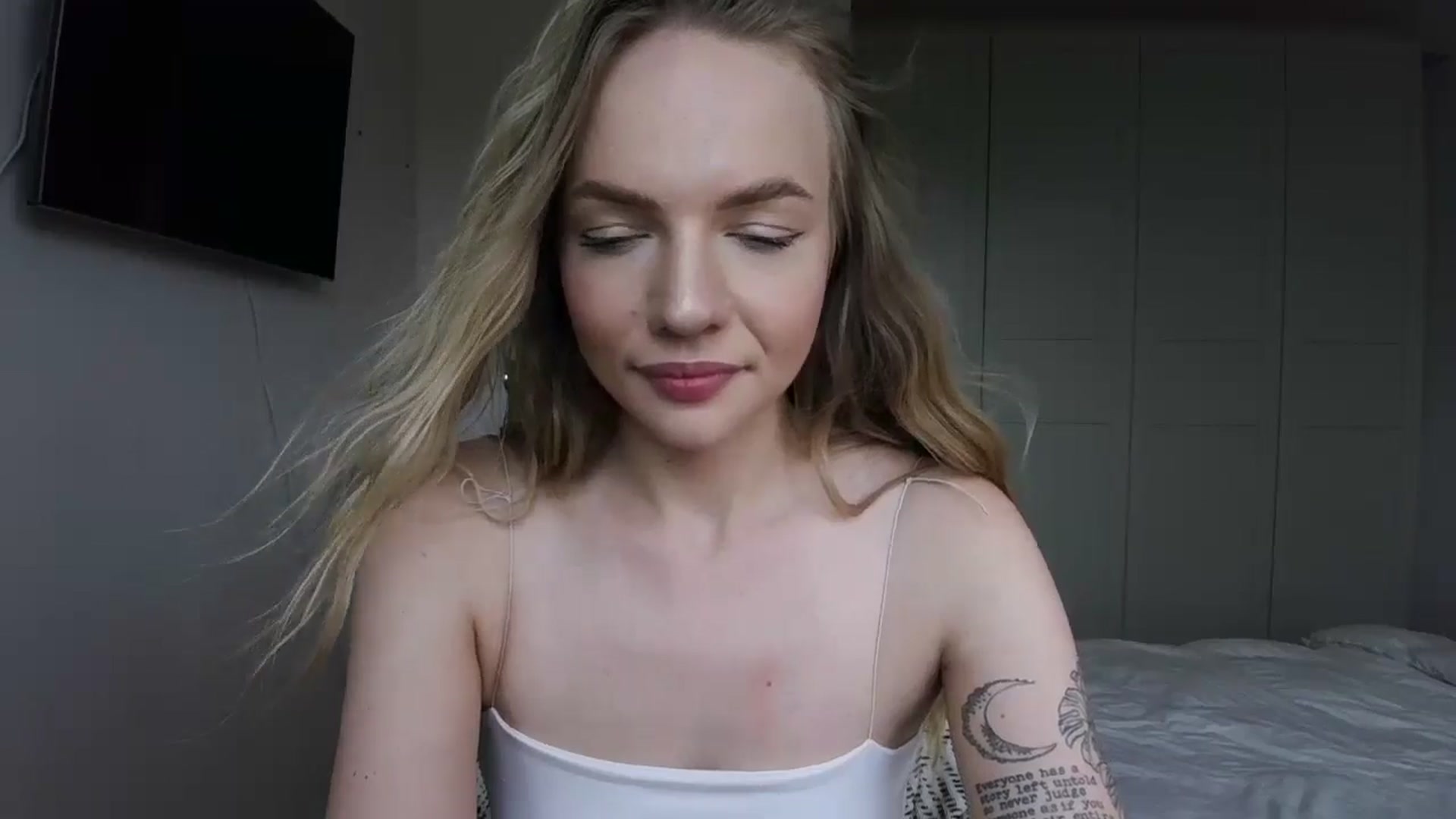 Gallery image thumbnail from Cut34ng3l's myfreecams stream on, 07/16/2024, 12:07 image 15 of 20