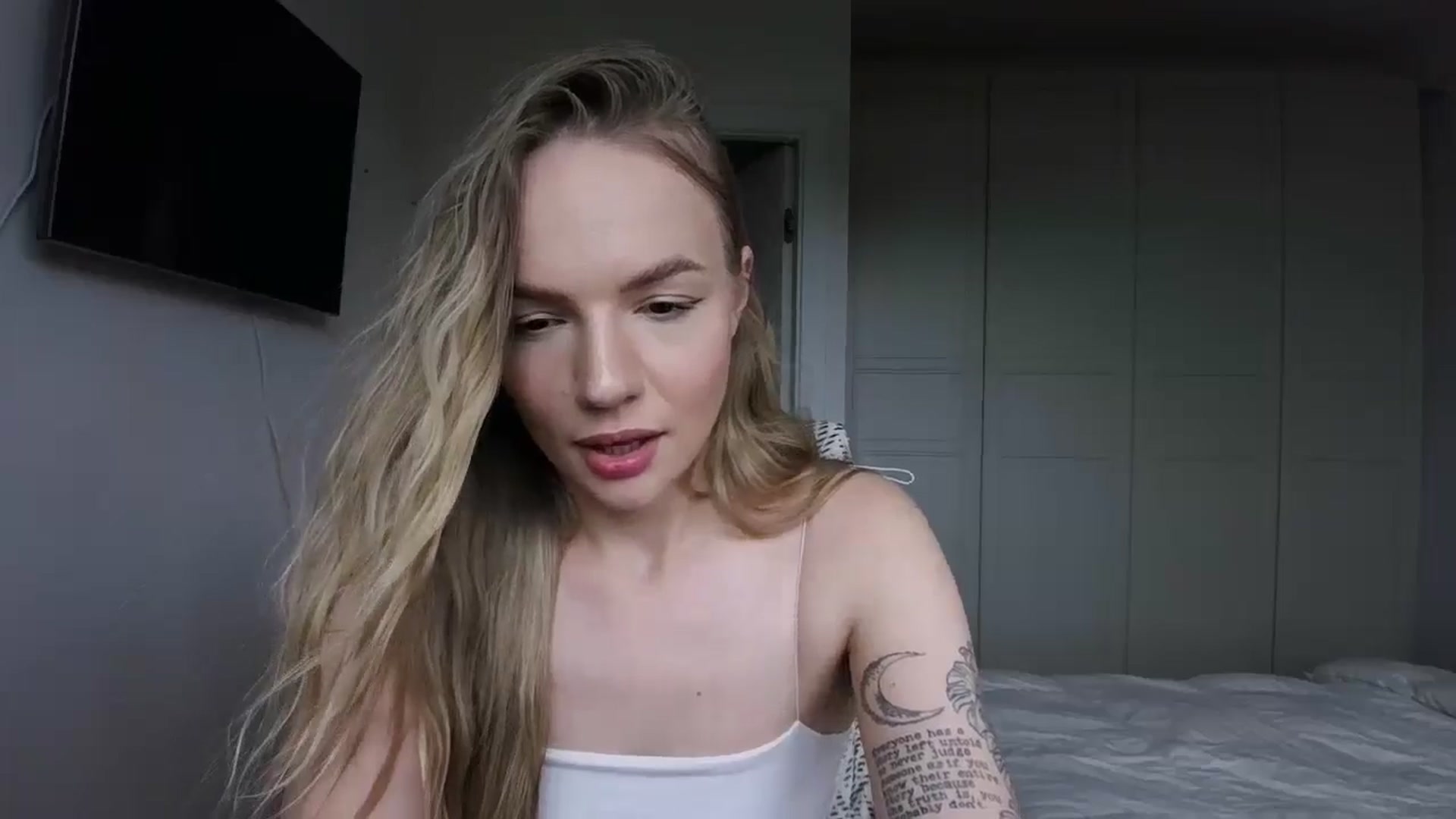 Gallery image thumbnail from Cut34ng3l's myfreecams stream on, 07/16/2024, 12:07 image 7 of 20
