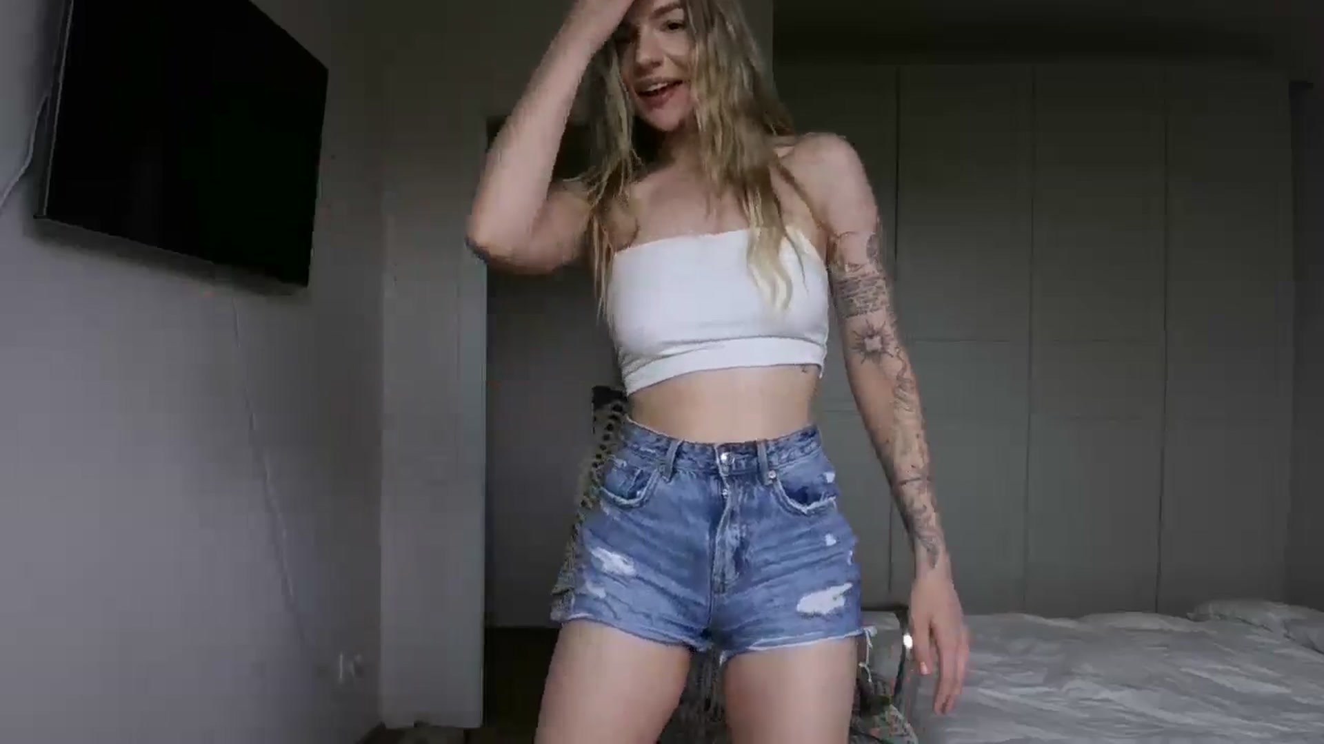 Gallery image thumbnail from Cut34ng3l's myfreecams stream on, 07/16/2024, 12:07 image 8 of 20