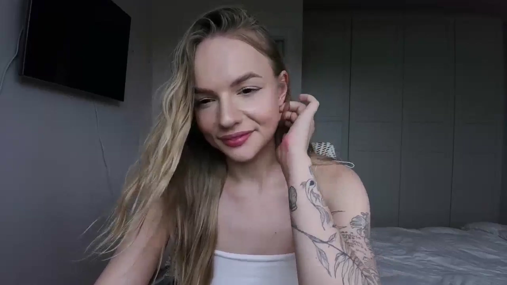 Gallery image thumbnail from Cut34ng3l's myfreecams stream on, 07/16/2024, 12:07 image 3 of 20