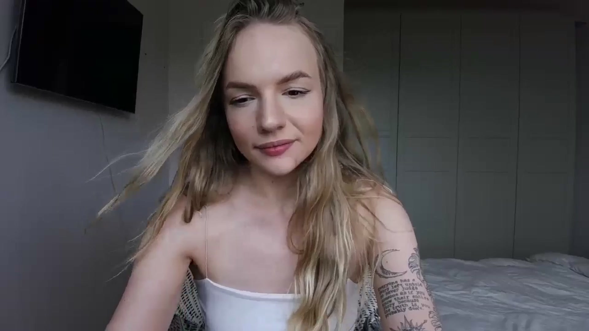 Gallery image thumbnail from Cut34ng3l's myfreecams stream on, 07/16/2024, 12:07 image 13 of 20