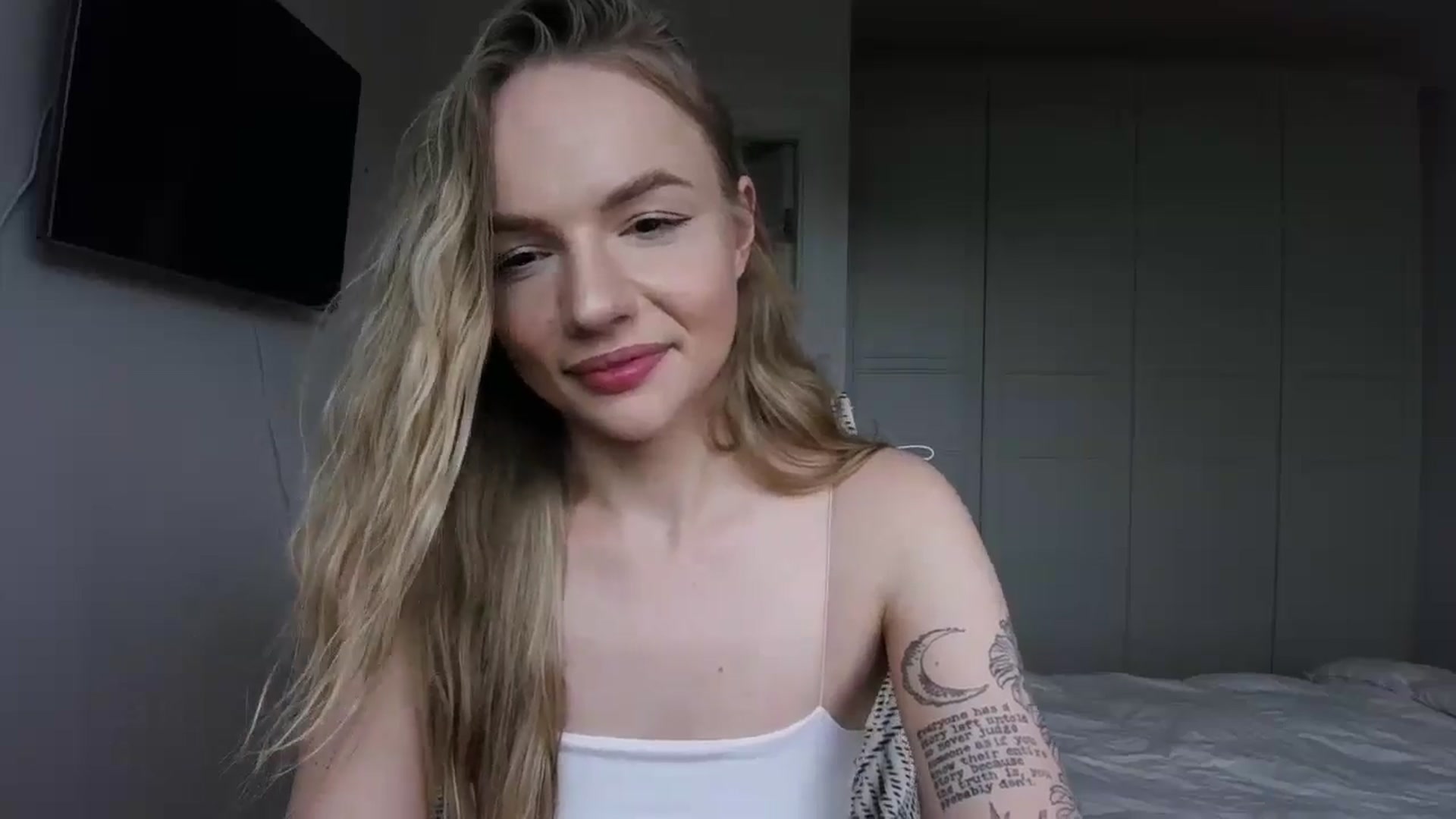 Gallery image thumbnail from Cut34ng3l's myfreecams stream on, 07/16/2024, 12:07 image 6 of 20
