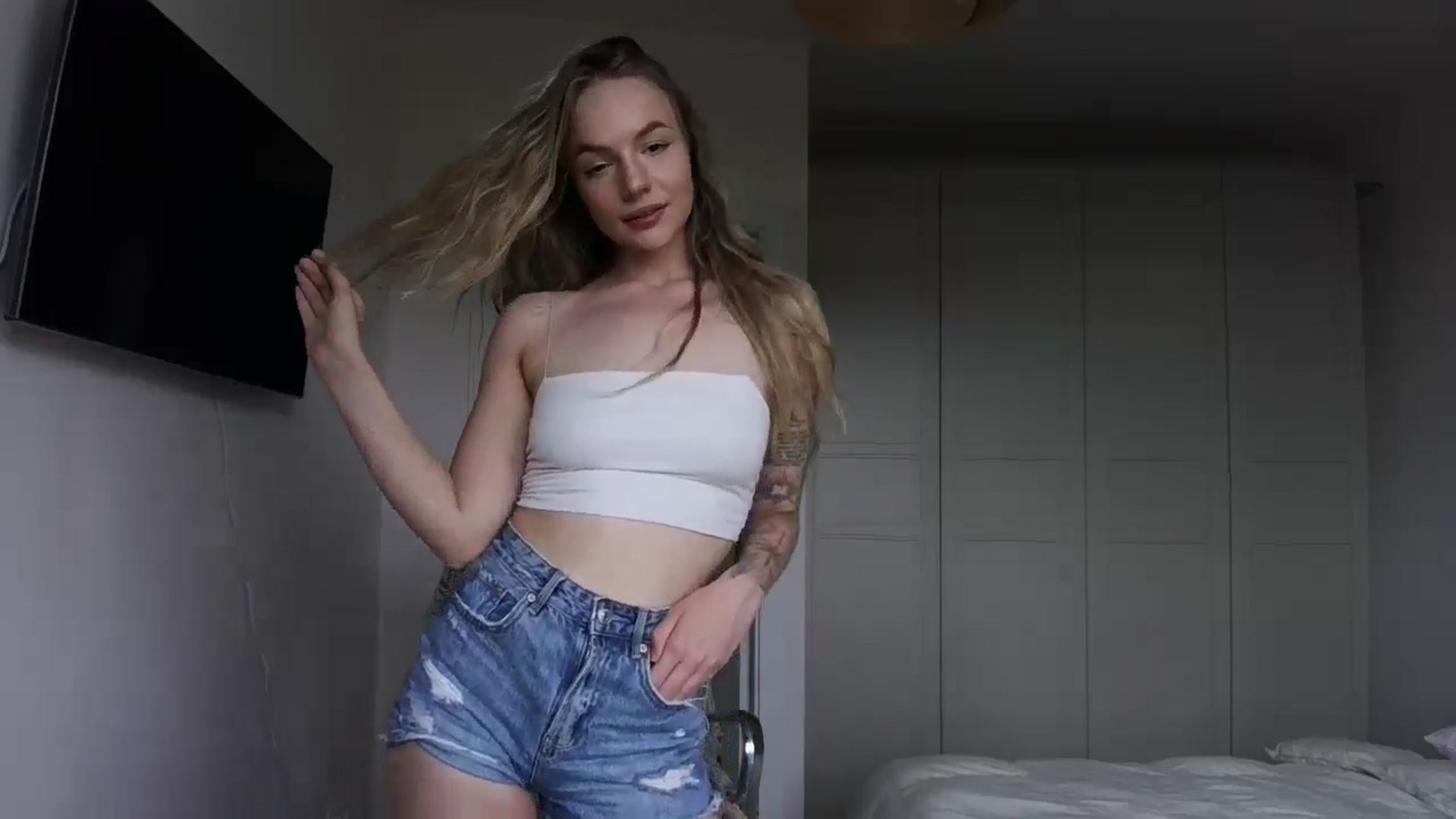 Gallery image thumbnail from Cut34ng3l's myfreecams stream on, 07/16/2024, 15:42 image 10 of 20