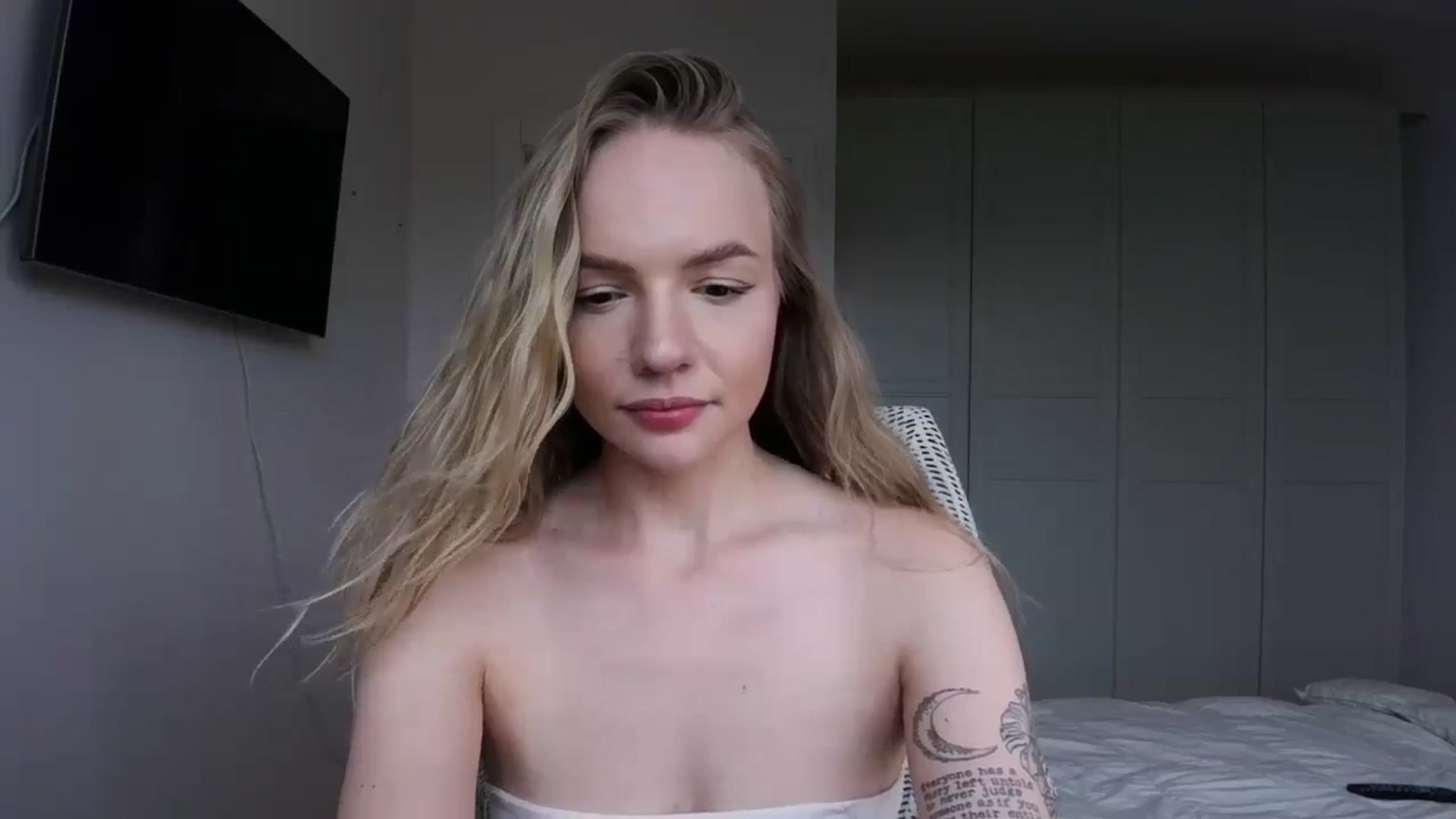Gallery image thumbnail from Cut34ng3l's myfreecams stream on, 07/16/2024, 15:42 image 6 of 20
