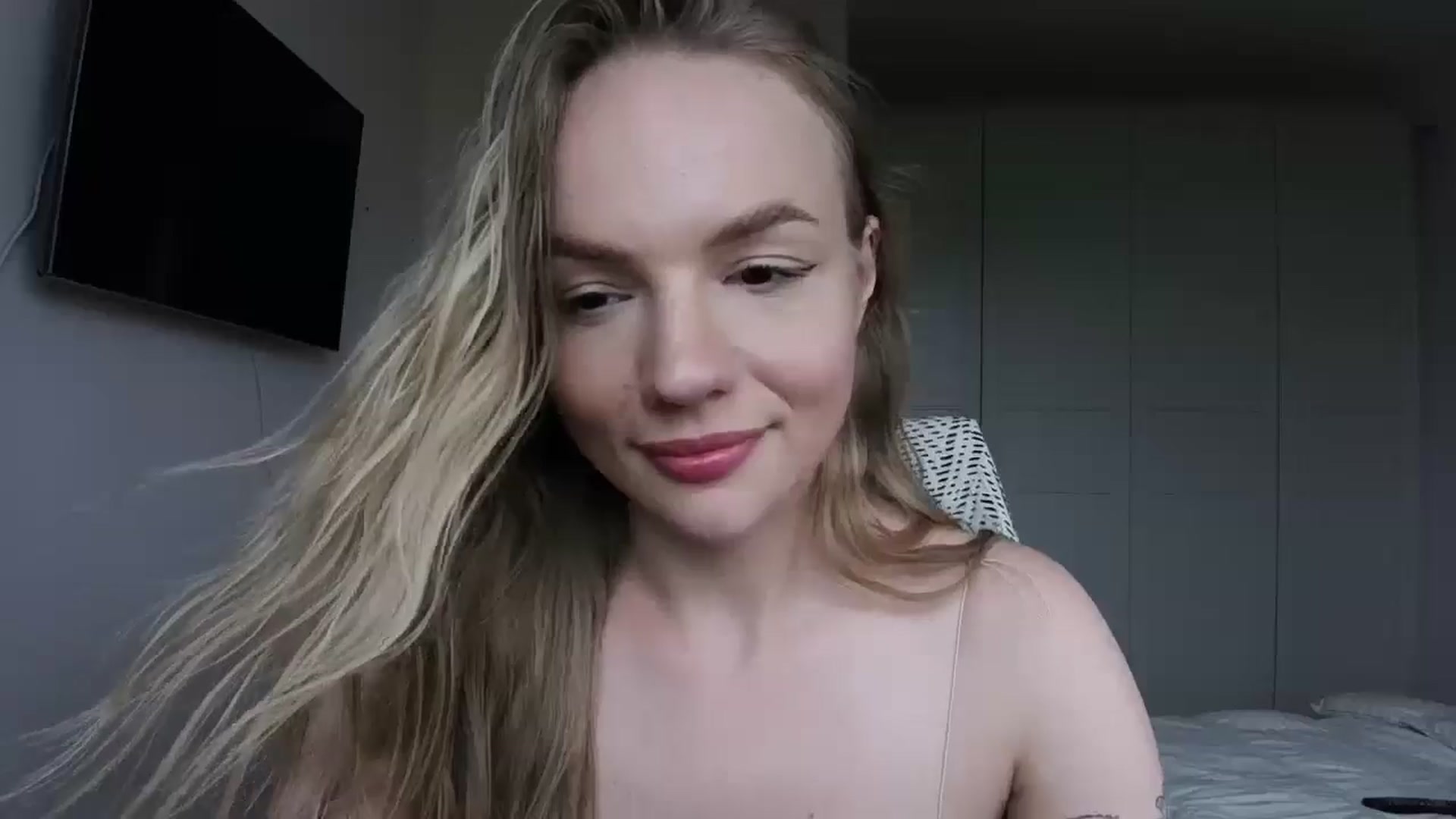 Gallery image thumbnail from Cut34ng3l's myfreecams stream on, 07/16/2024, 16:10 image 14 of 20