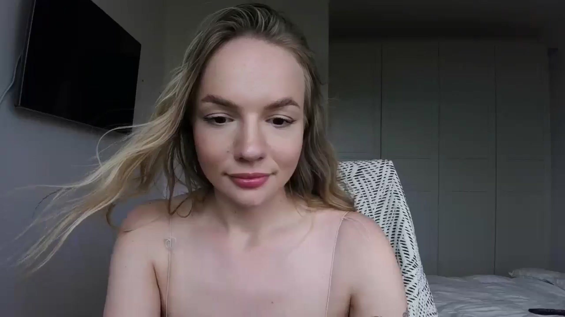 Gallery image thumbnail from Cut34ng3l's myfreecams stream on, 07/16/2024, 16:10 image 12 of 20