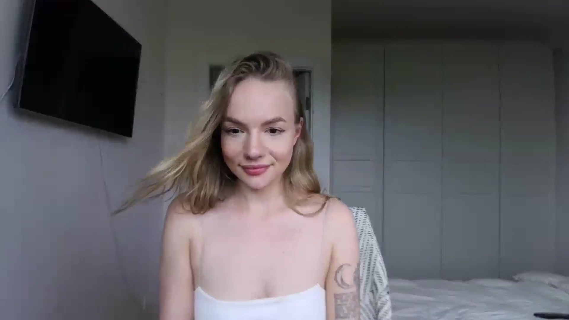 Gallery image thumbnail from Cut34ng3l's myfreecams stream on, 07/16/2024, 16:10 image 3 of 20