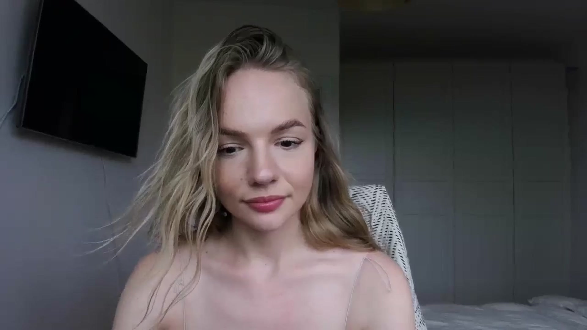 Gallery image thumbnail from Cut34ng3l's myfreecams stream on, 07/16/2024, 16:10 image 20 of 20