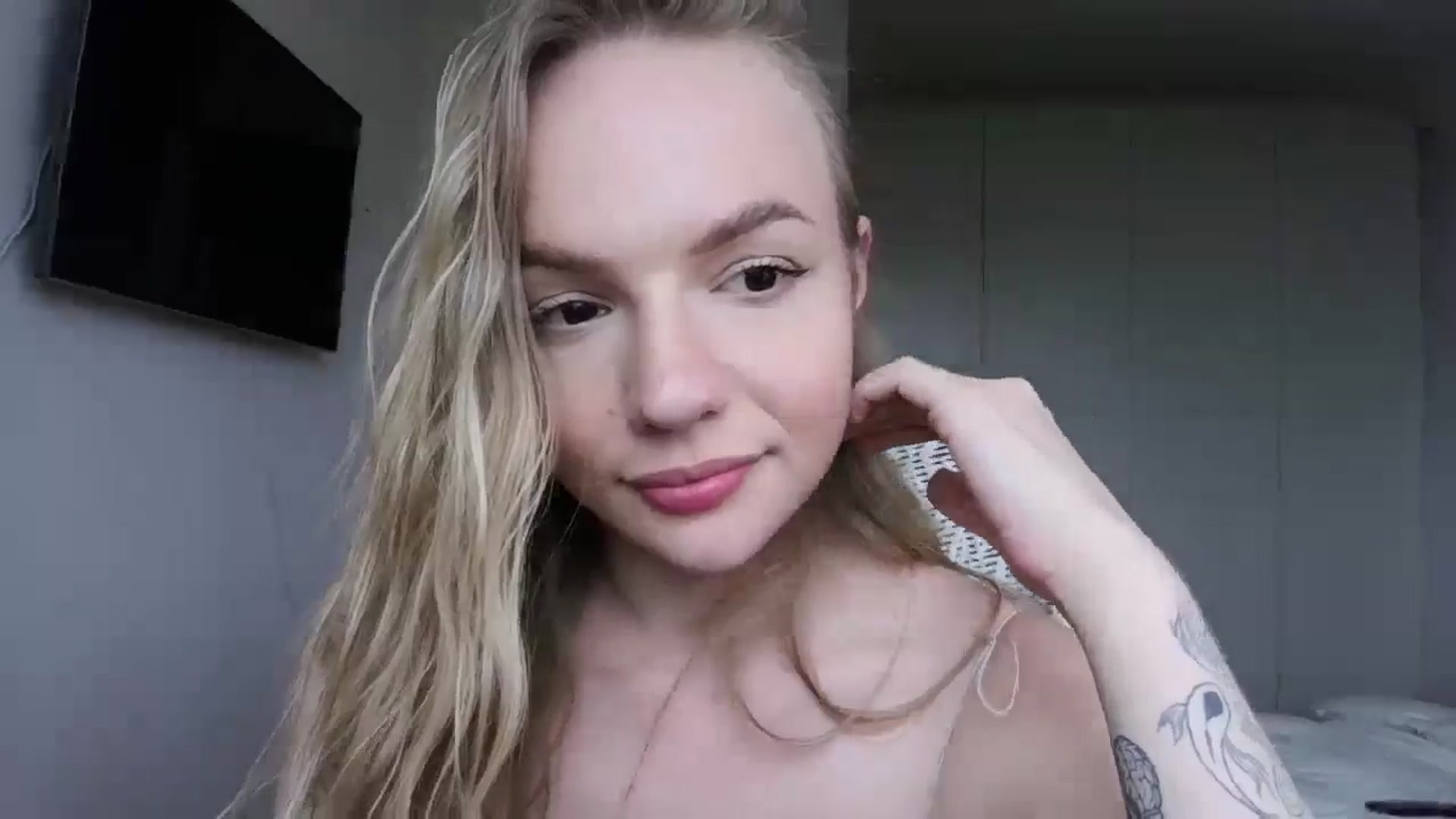 Gallery image thumbnail from Cut34ng3l's myfreecams stream on, 07/16/2024, 16:10 image 7 of 20