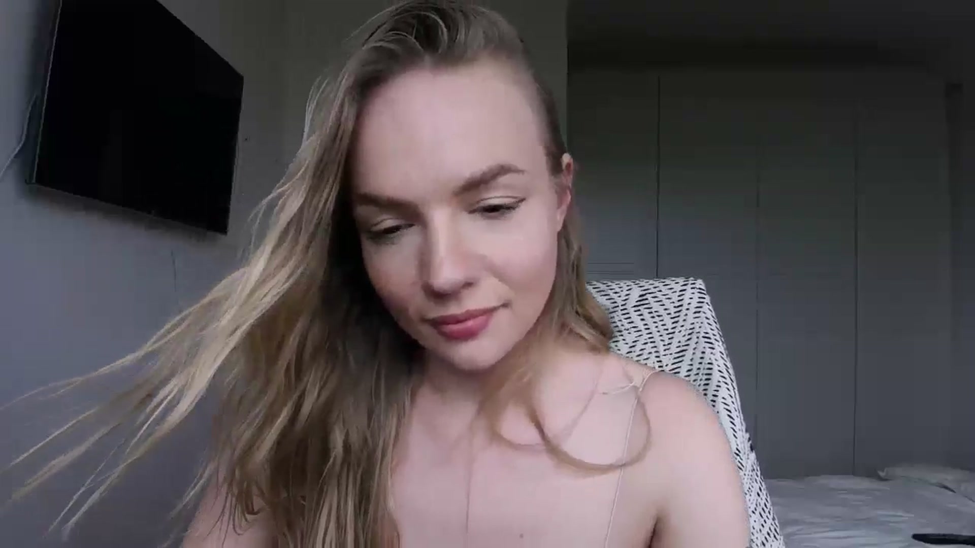 Gallery image thumbnail from Cut34ng3l's myfreecams stream on, 07/16/2024, 16:10 image 8 of 20