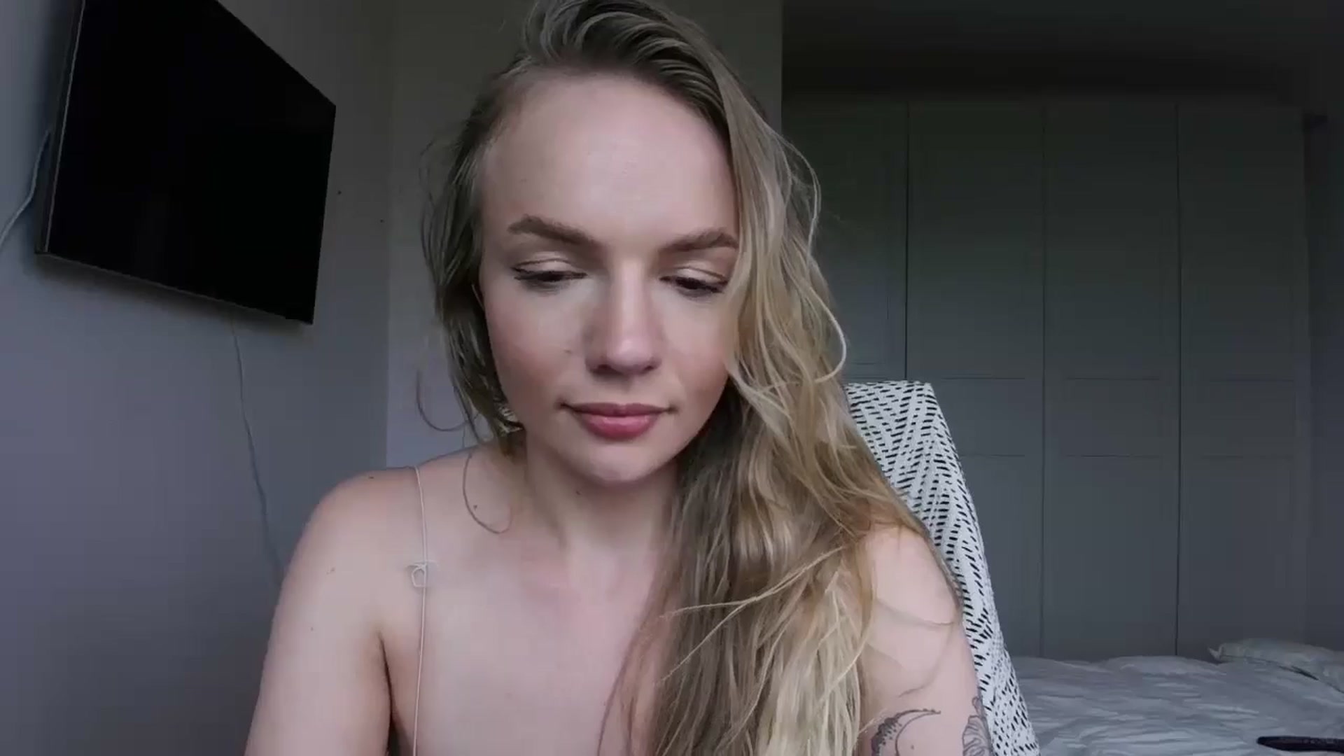 Gallery image thumbnail from Cut34ng3l's myfreecams stream on, 07/16/2024, 16:10 image 9 of 20
