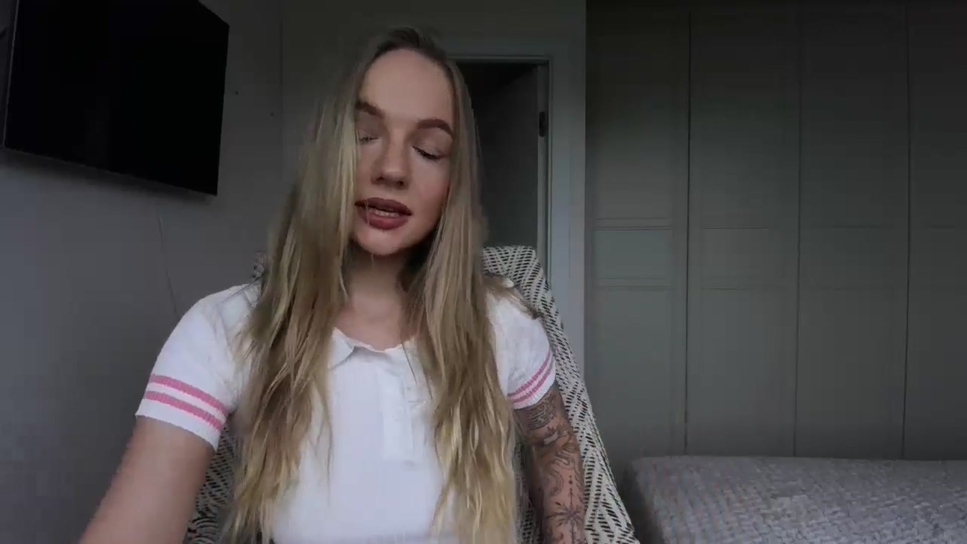 Gallery image thumbnail from Cut34ng3l's myfreecams stream on, 08/02/2024, 11:59 image 4 of 20