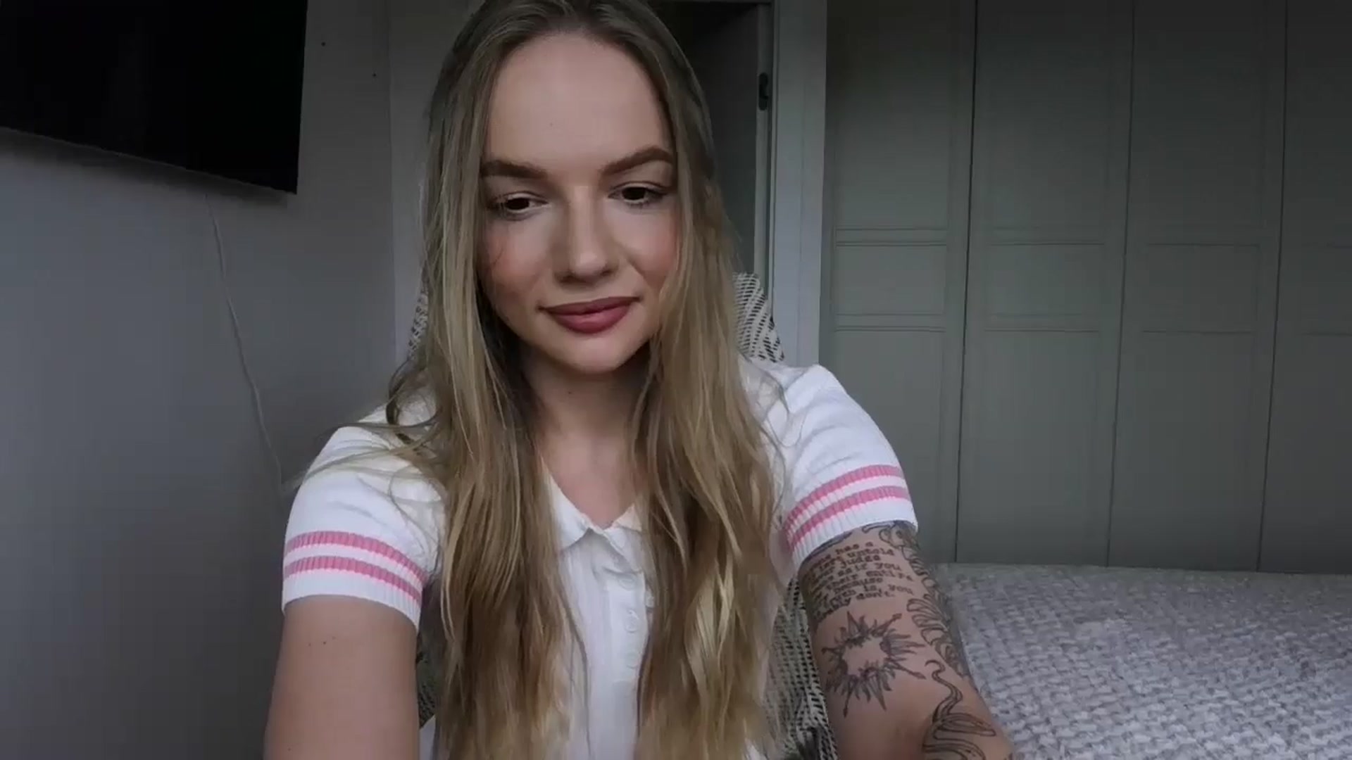 Gallery image thumbnail from Cut34ng3l's myfreecams stream on, 08/02/2024, 11:59 image 5 of 20