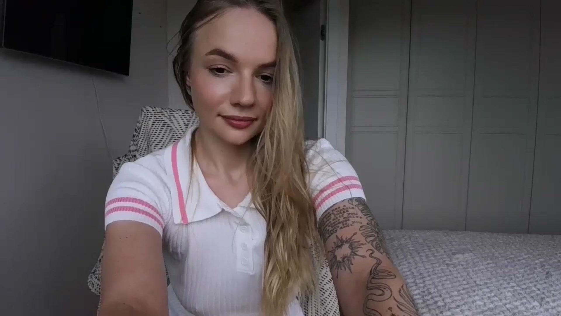 Gallery image thumbnail from Cut34ng3l's myfreecams stream on, 08/02/2024, 13:17 image 6 of 20