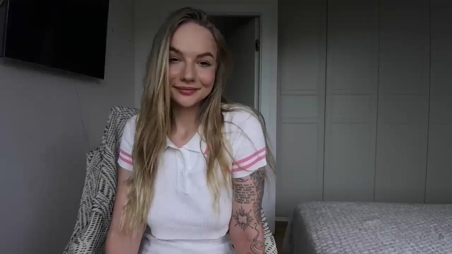 Gallery image thumbnail from Cut34ng3l's myfreecams stream on, 08/02/2024, 13:17 image 7 of 20