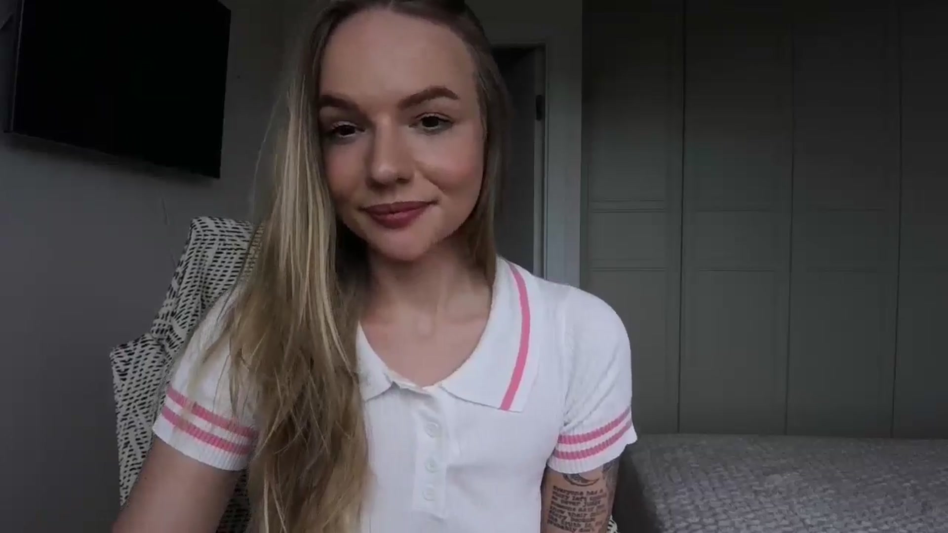 Gallery image thumbnail from Cut34ng3l's myfreecams stream on, 08/02/2024, 13:17 image 10 of 20