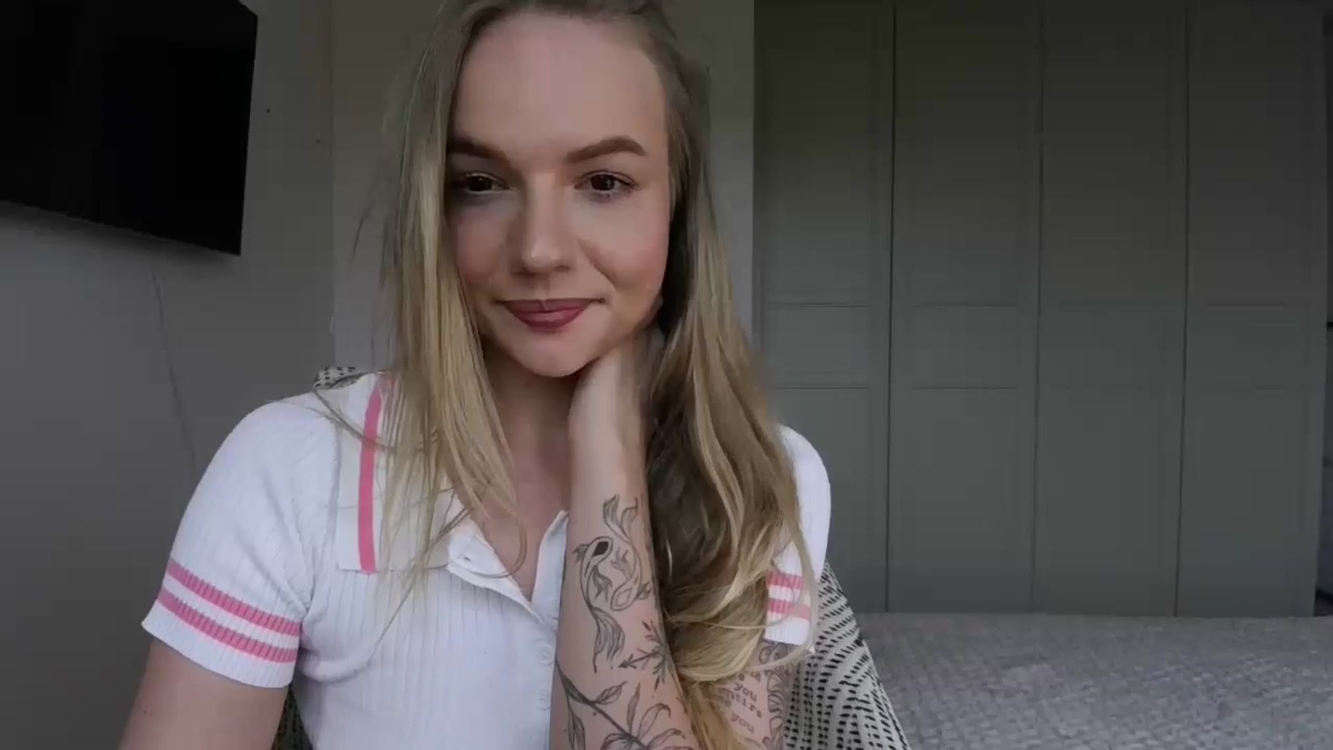 Gallery image thumbnail from Cut34ng3l's myfreecams stream on, 08/02/2024, 15:25 image 5 of 20