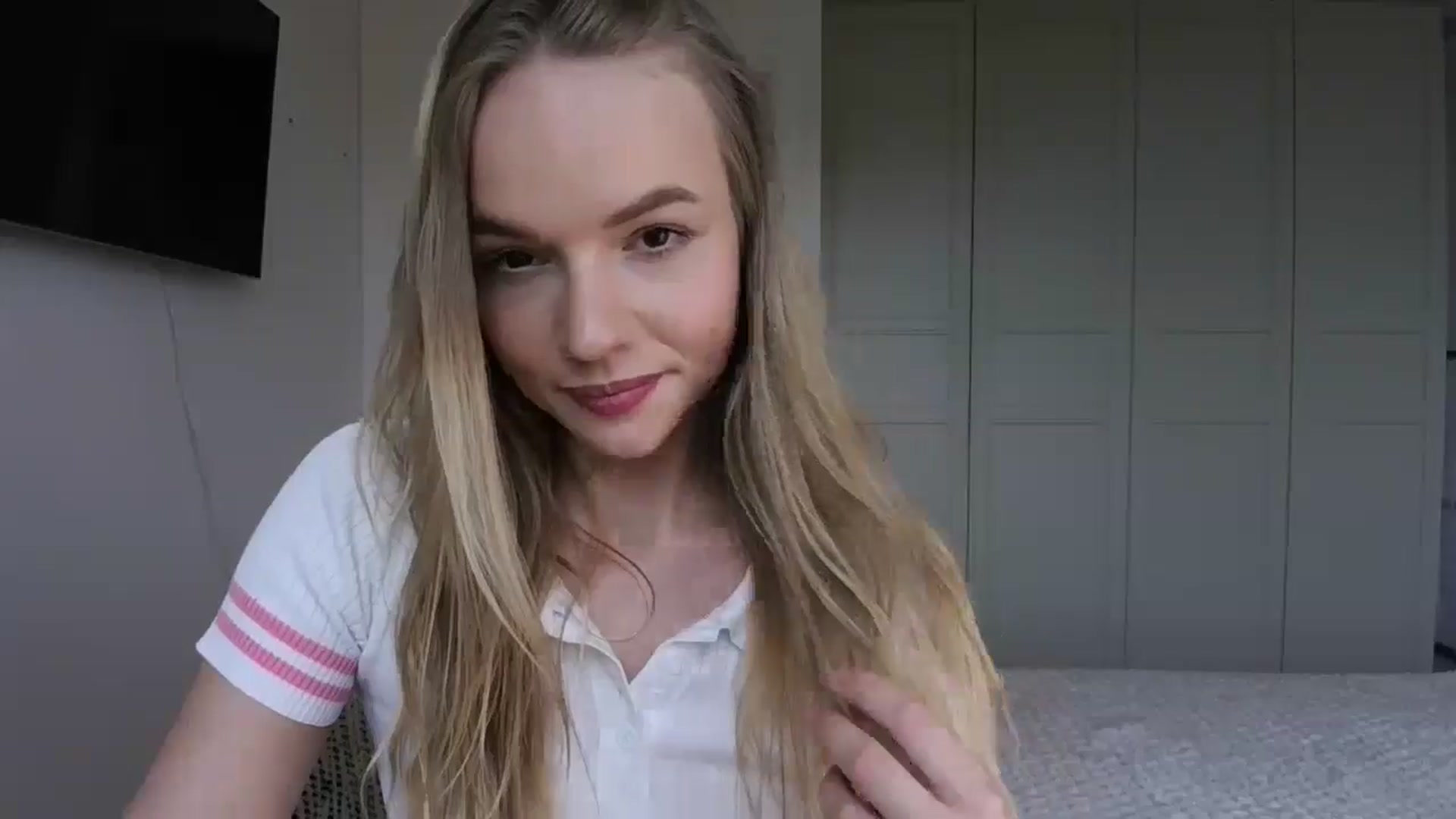 Gallery image thumbnail from Cut34ng3l's myfreecams stream on, 08/02/2024, 15:25 image 4 of 20