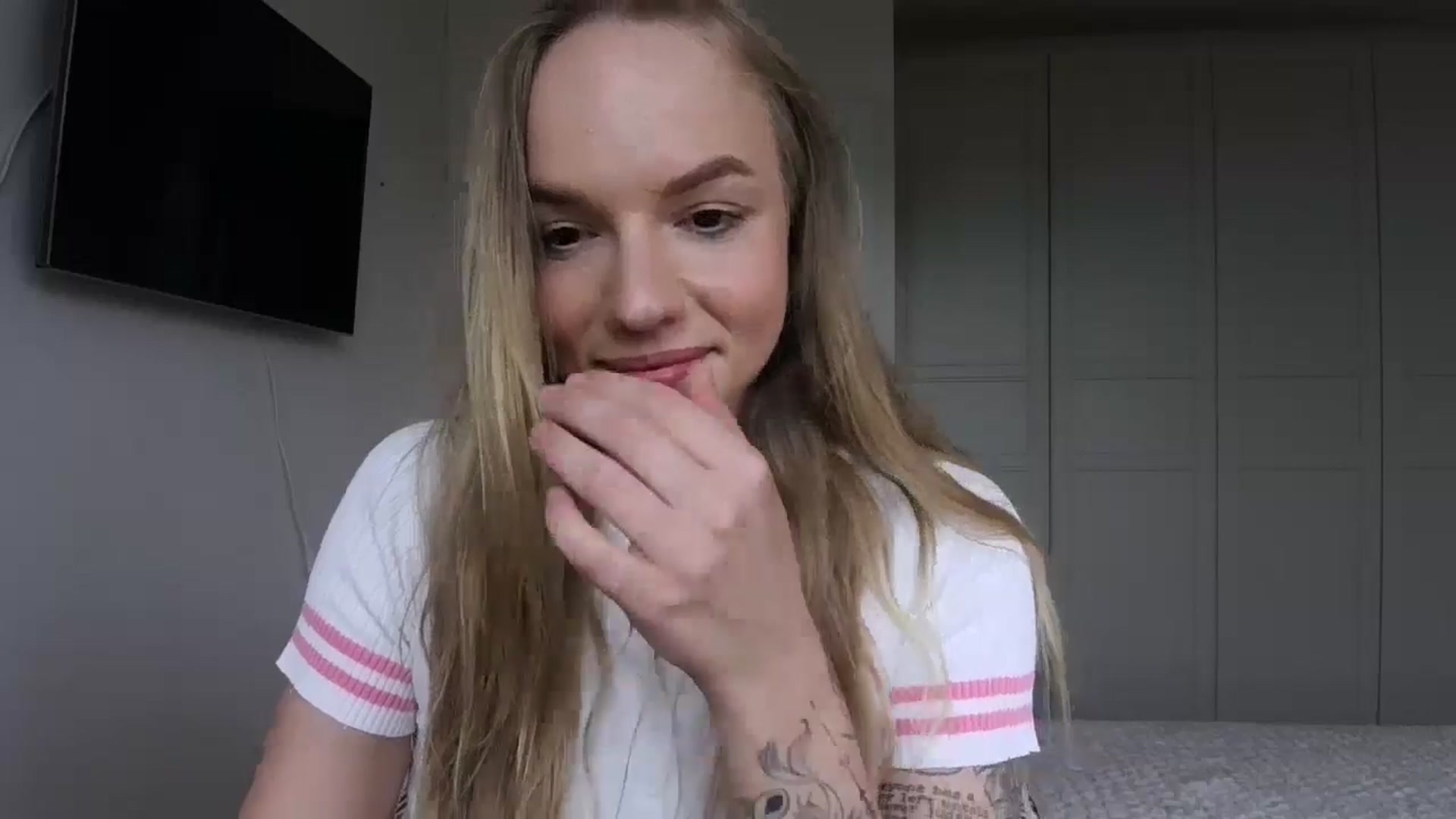 Gallery image thumbnail from Cut34ng3l's myfreecams stream on, 08/02/2024, 15:53 image 13 of 20