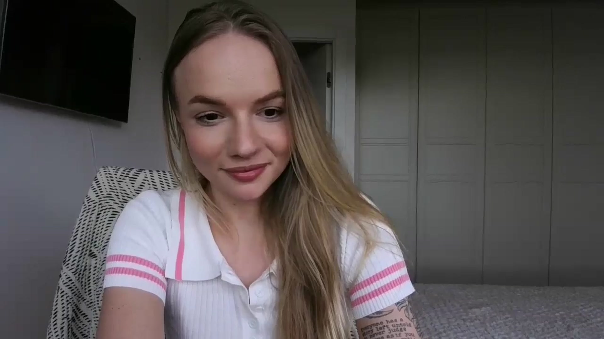 Gallery image thumbnail from Cut34ng3l's myfreecams stream on, 08/02/2024, 16:57 image 18 of 20