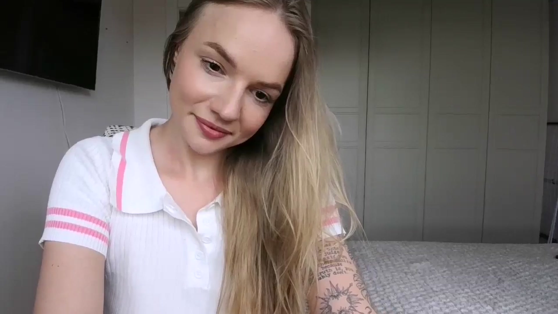 Gallery image thumbnail from Cut34ng3l's myfreecams stream on, 08/02/2024, 16:57 image 12 of 20