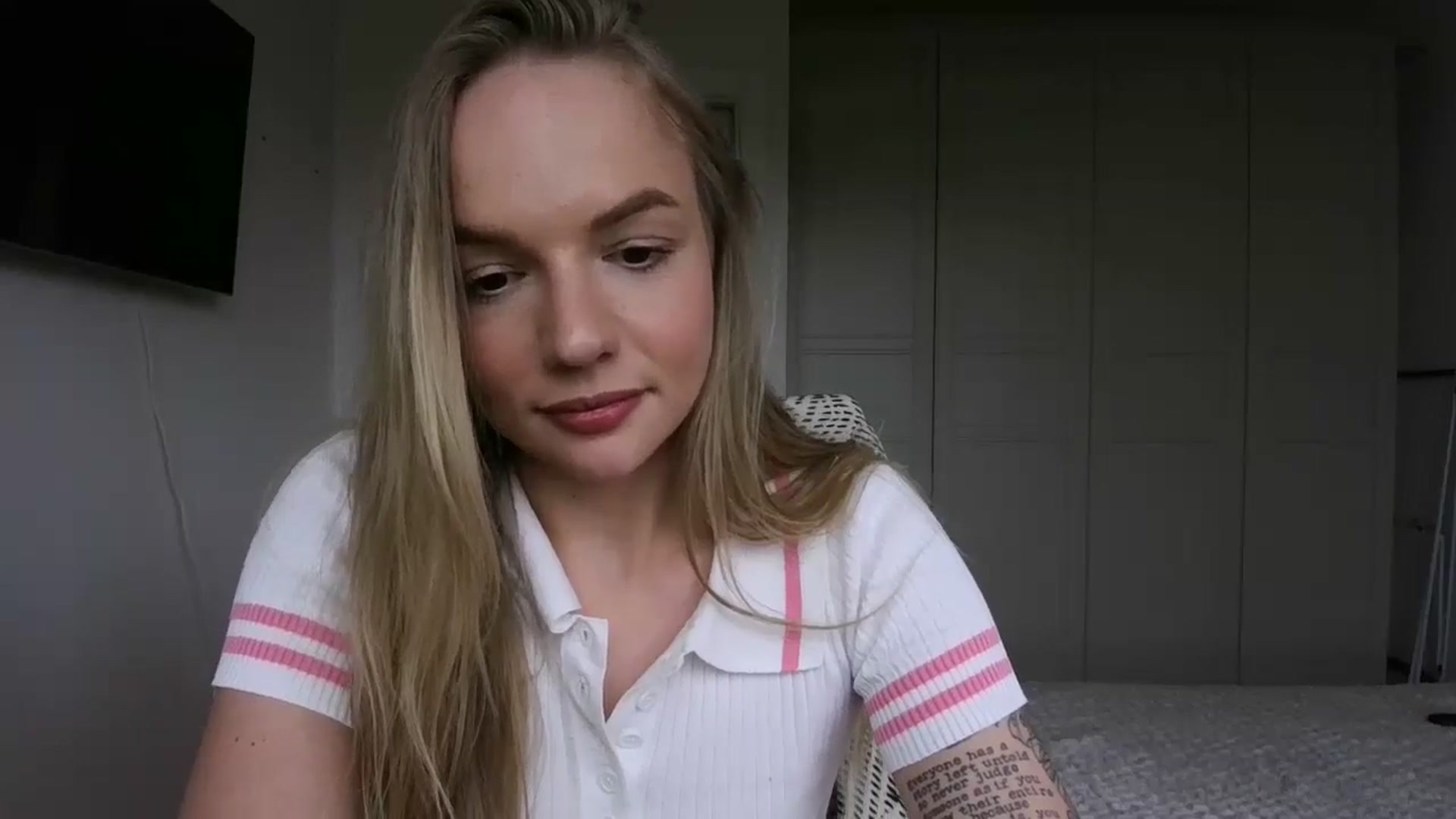 Gallery image thumbnail from Cut34ng3l's myfreecams stream on, 08/02/2024, 16:57 image 2 of 20