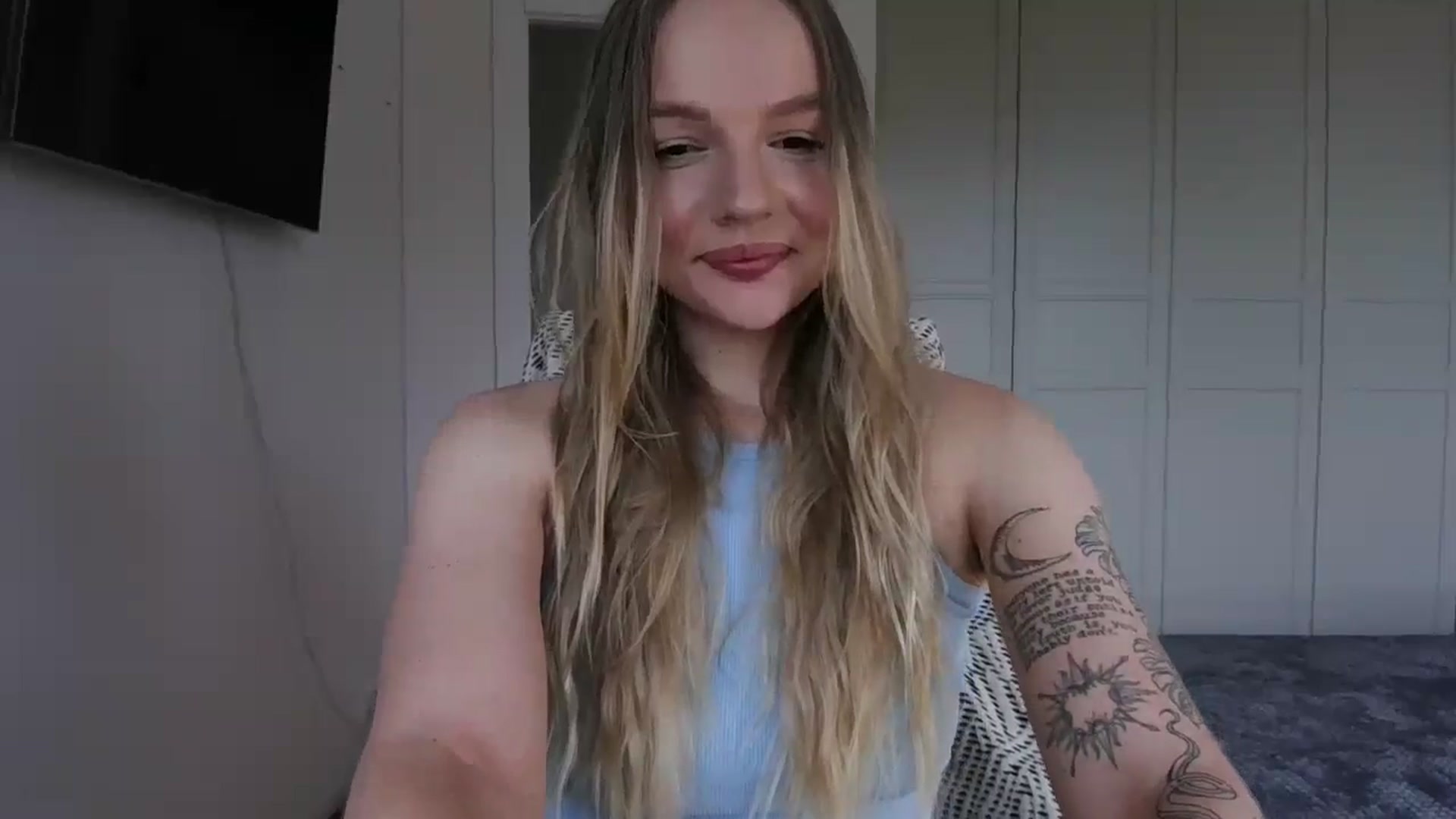 Gallery image thumbnail from Cut34ng3l's myfreecams stream on, 08/03/2024, 12:45 image 13 of 20