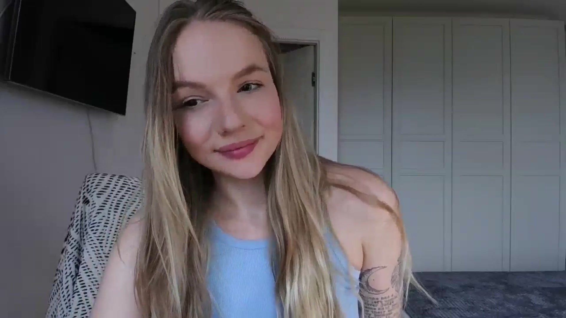 Gallery image thumbnail from Cut34ng3l's myfreecams stream on, 08/03/2024, 12:45 image 6 of 20