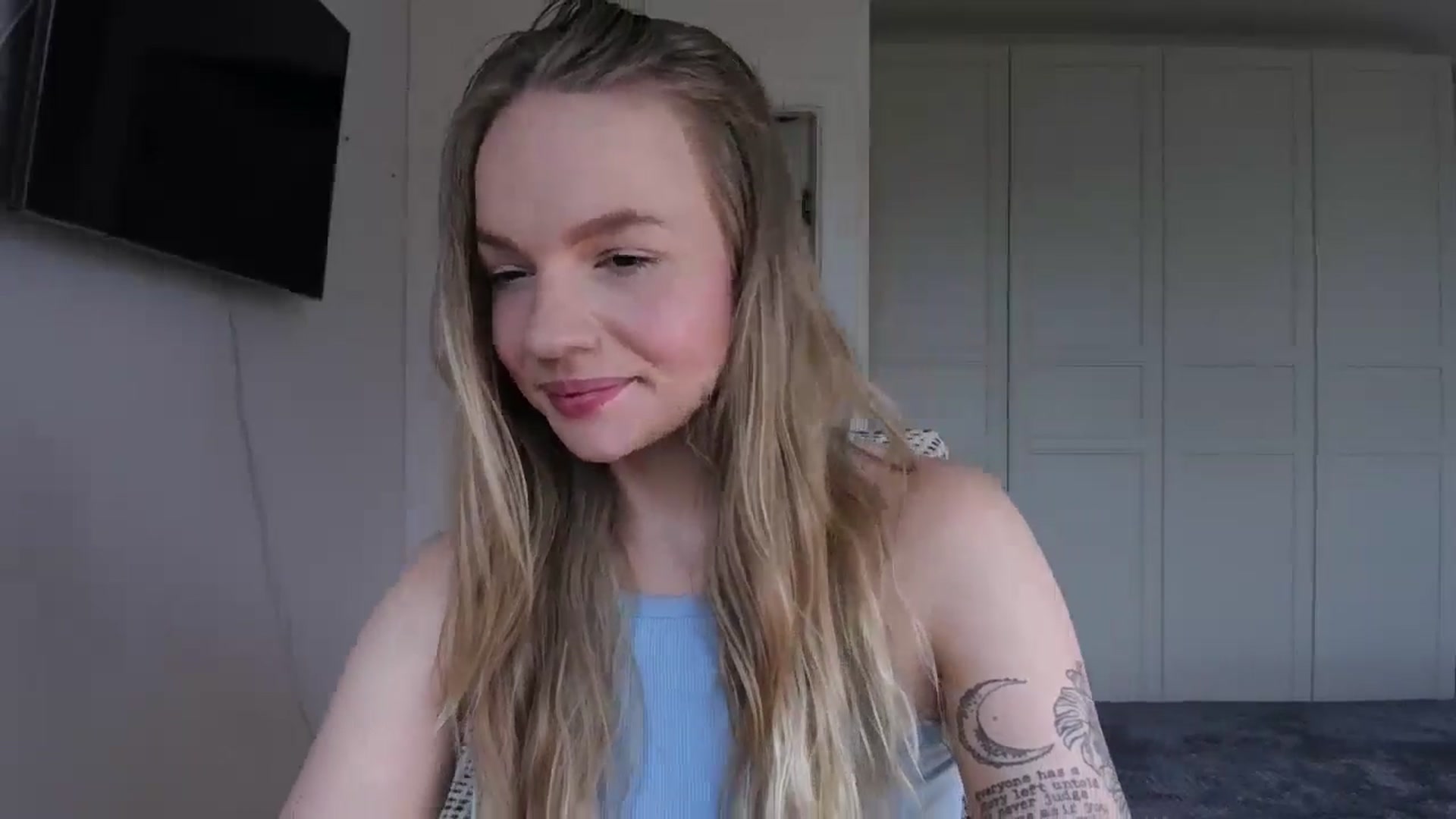 Gallery image thumbnail from Cut34ng3l's myfreecams stream on, 08/03/2024, 12:45 image 4 of 20