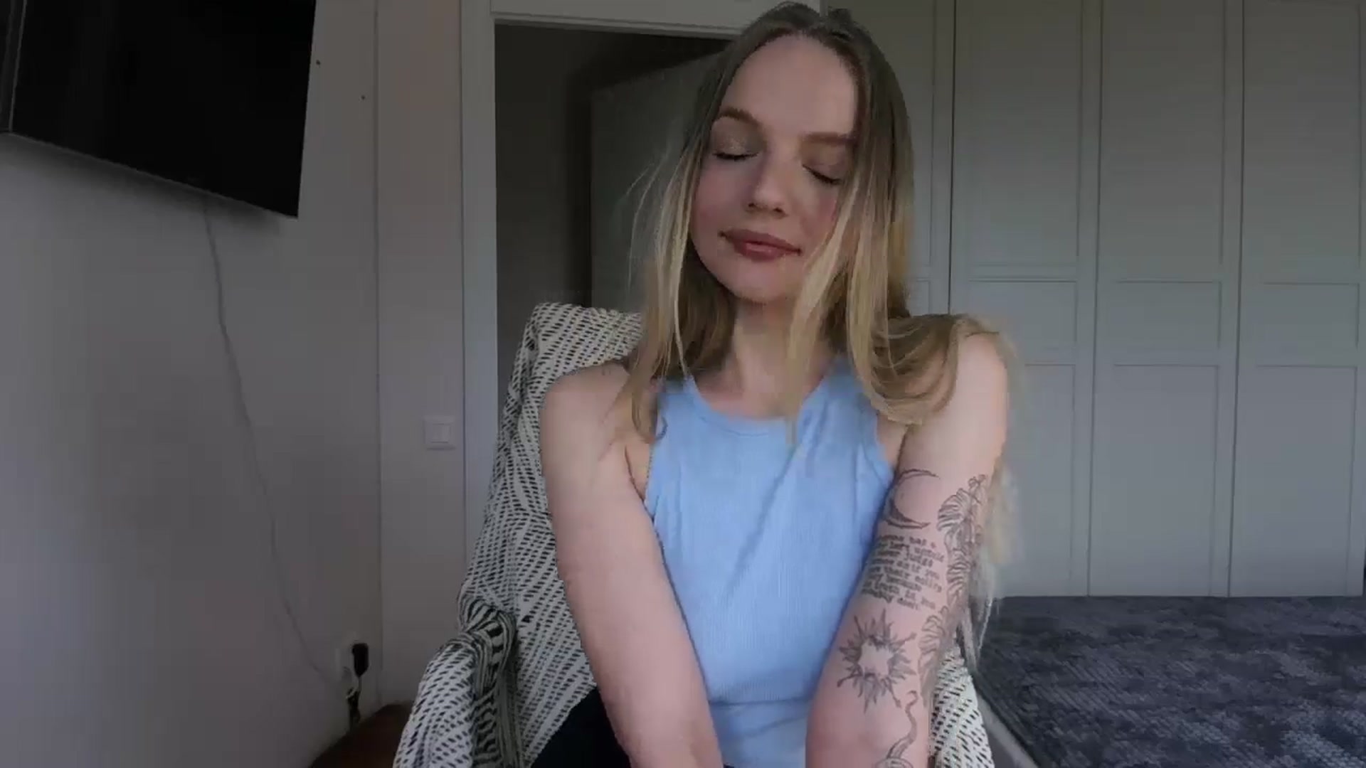Gallery image thumbnail from Cut34ng3l's myfreecams stream on, 08/03/2024, 12:45 image 10 of 20
