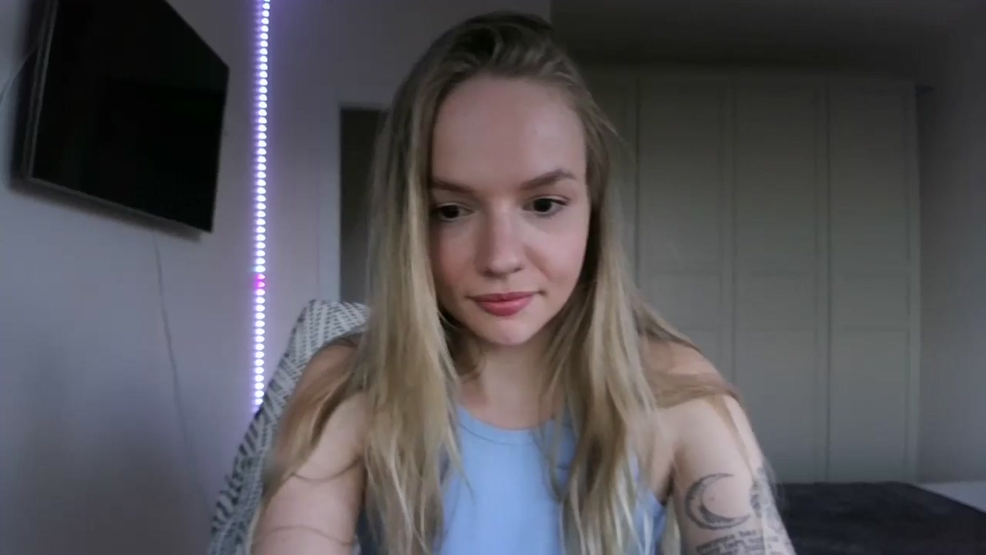 Gallery image thumbnail from Cut34ng3l's myfreecams stream on, 08/03/2024, 18:15 image 17 of 20