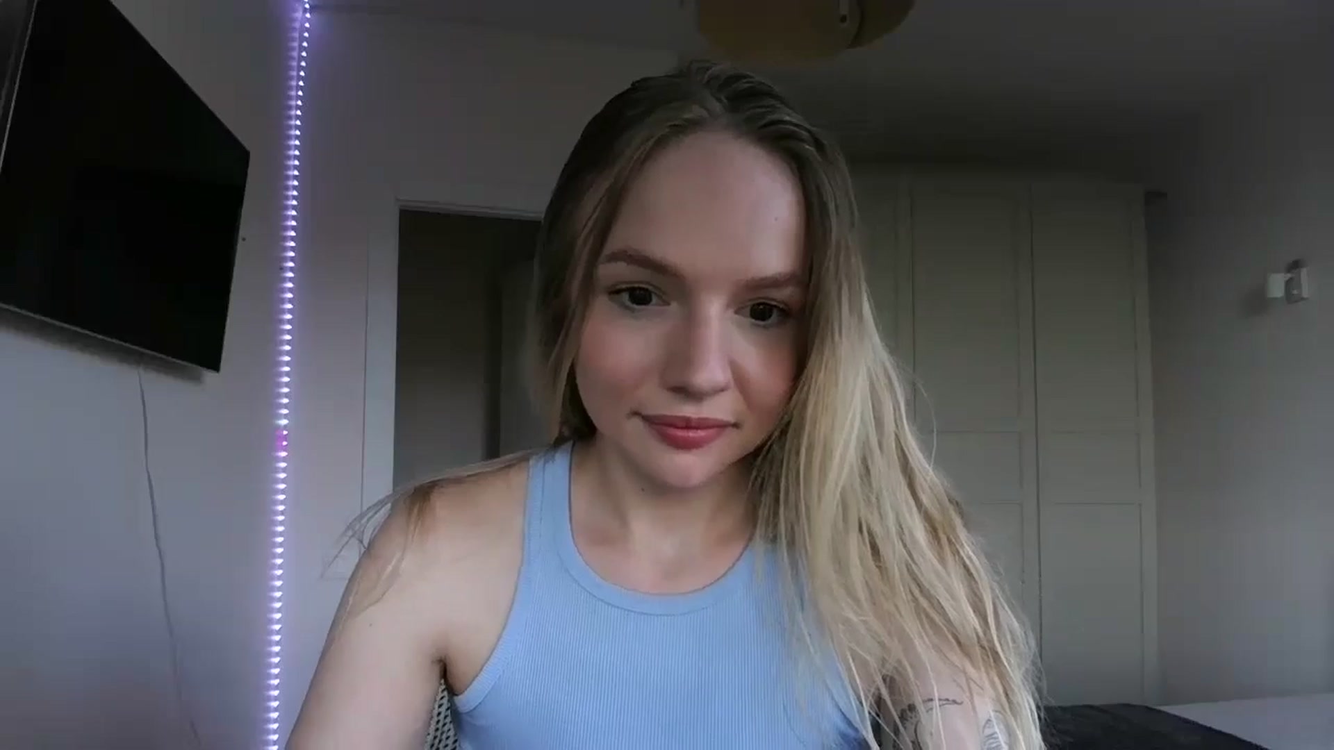 Gallery image thumbnail from Cut34ng3l's myfreecams stream on, 08/03/2024, 18:15 image 11 of 20